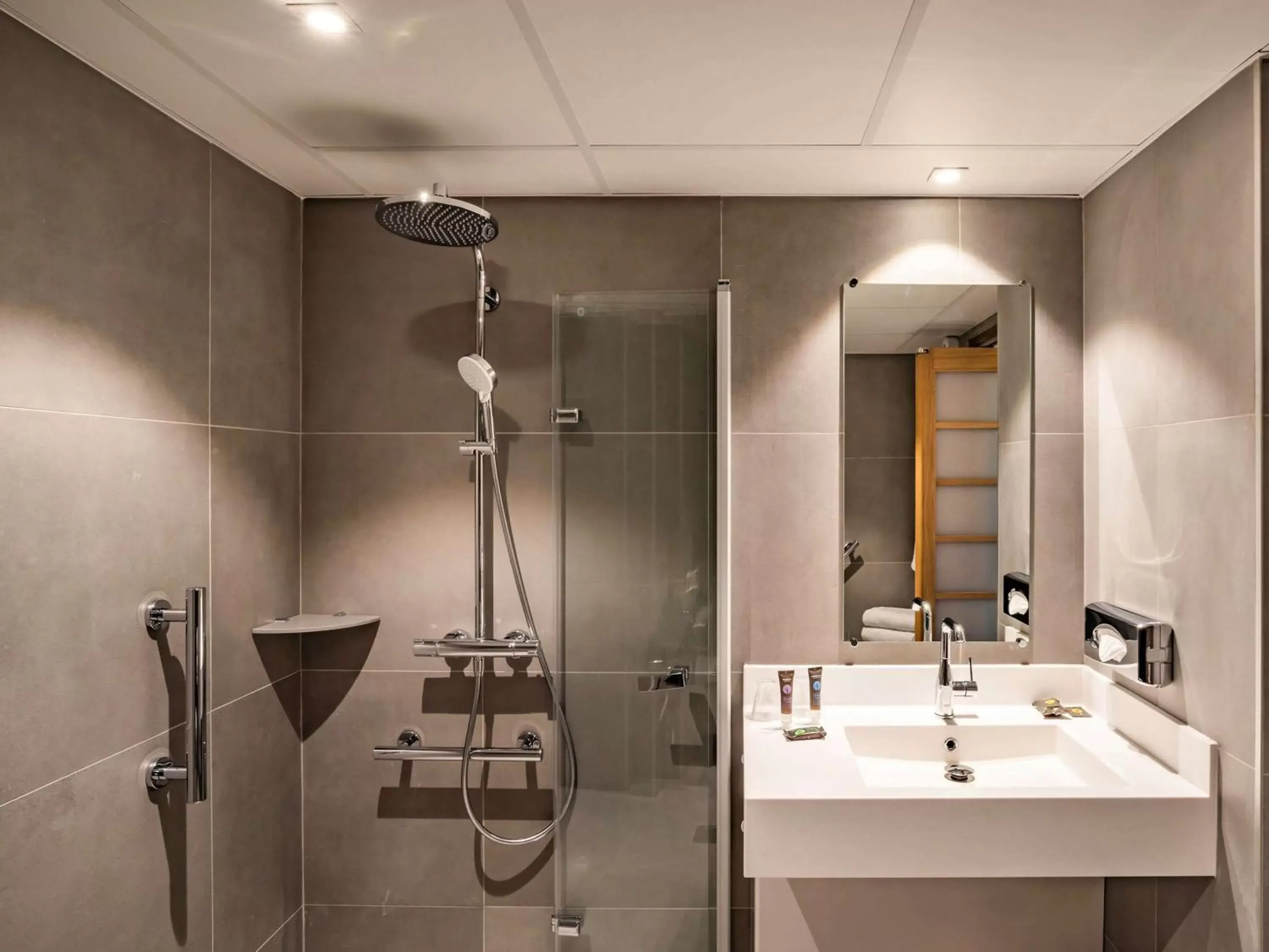 Photo of the whole room, Bathroom in Novotel Beaune