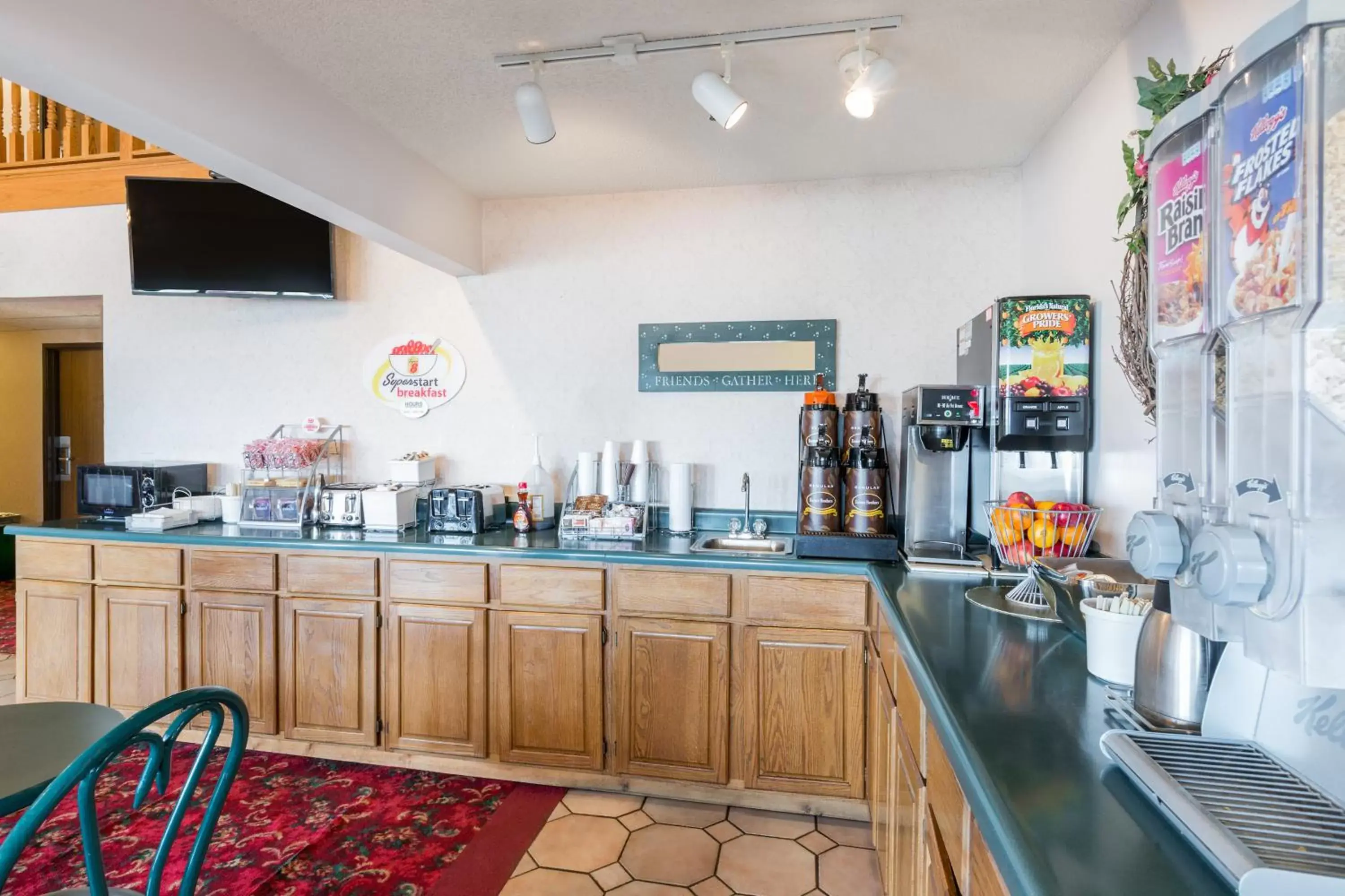 Continental breakfast, Restaurant/Places to Eat in Super 8 by Wyndham Bethany MO