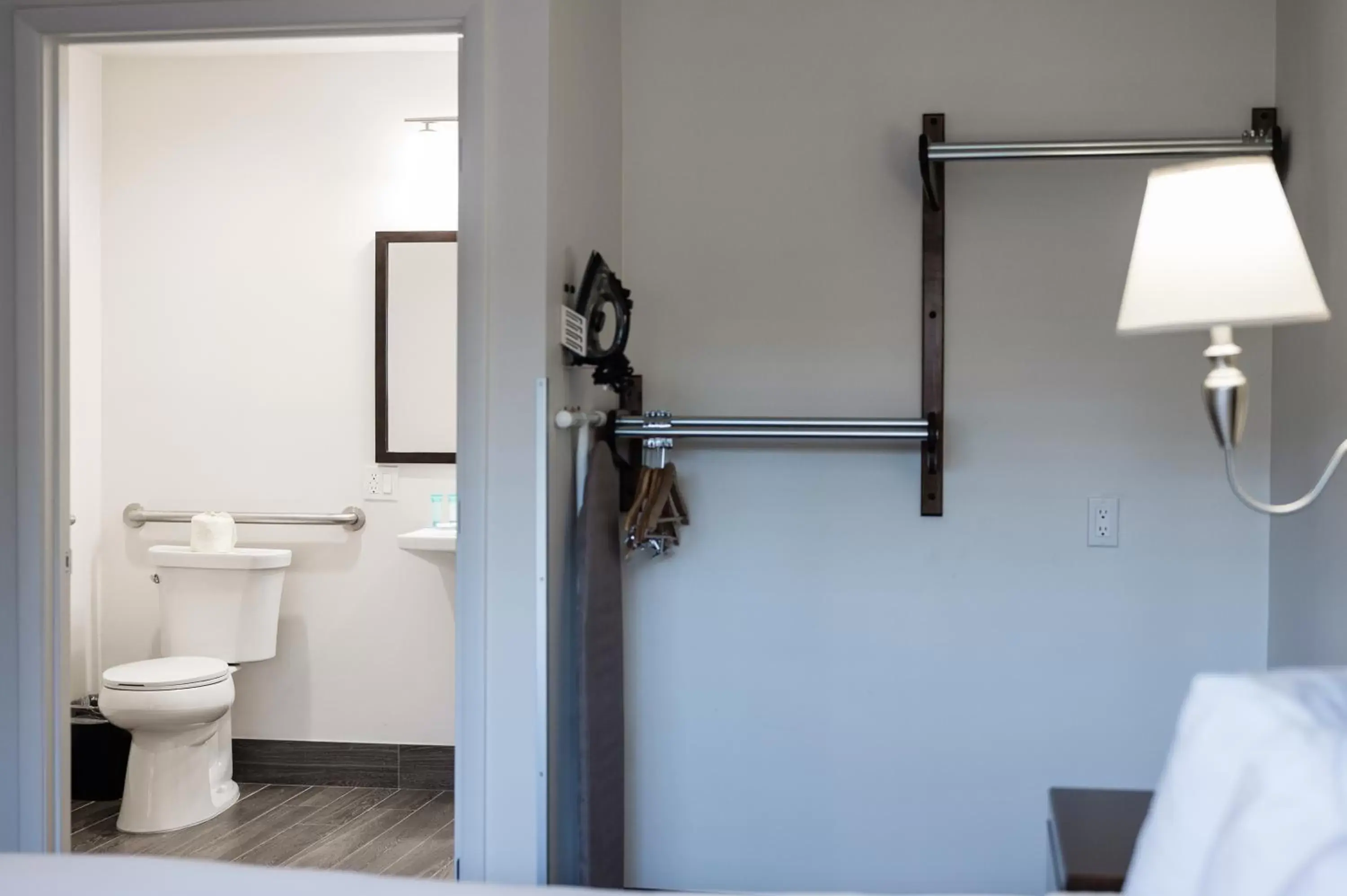 Bathroom in Alpine Inn near Convention Center and the Park