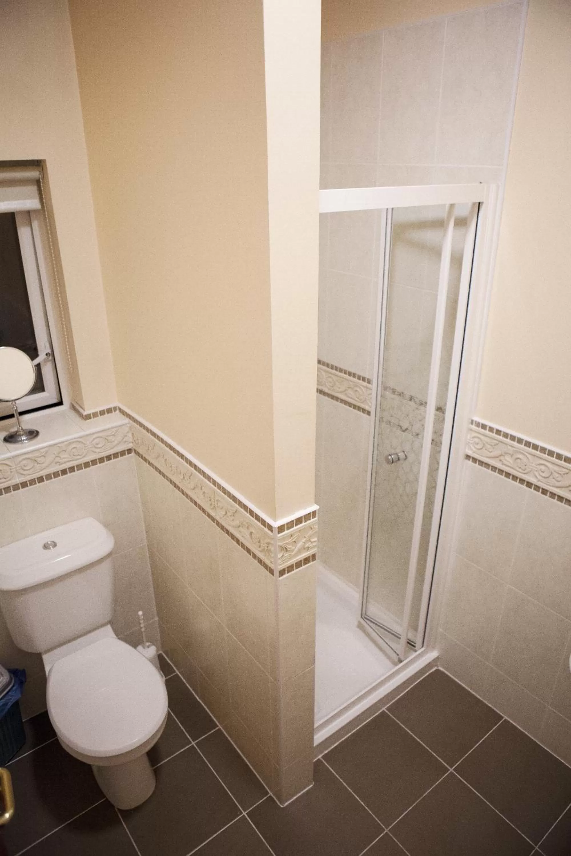 Bathroom in The Derg Arms B&B