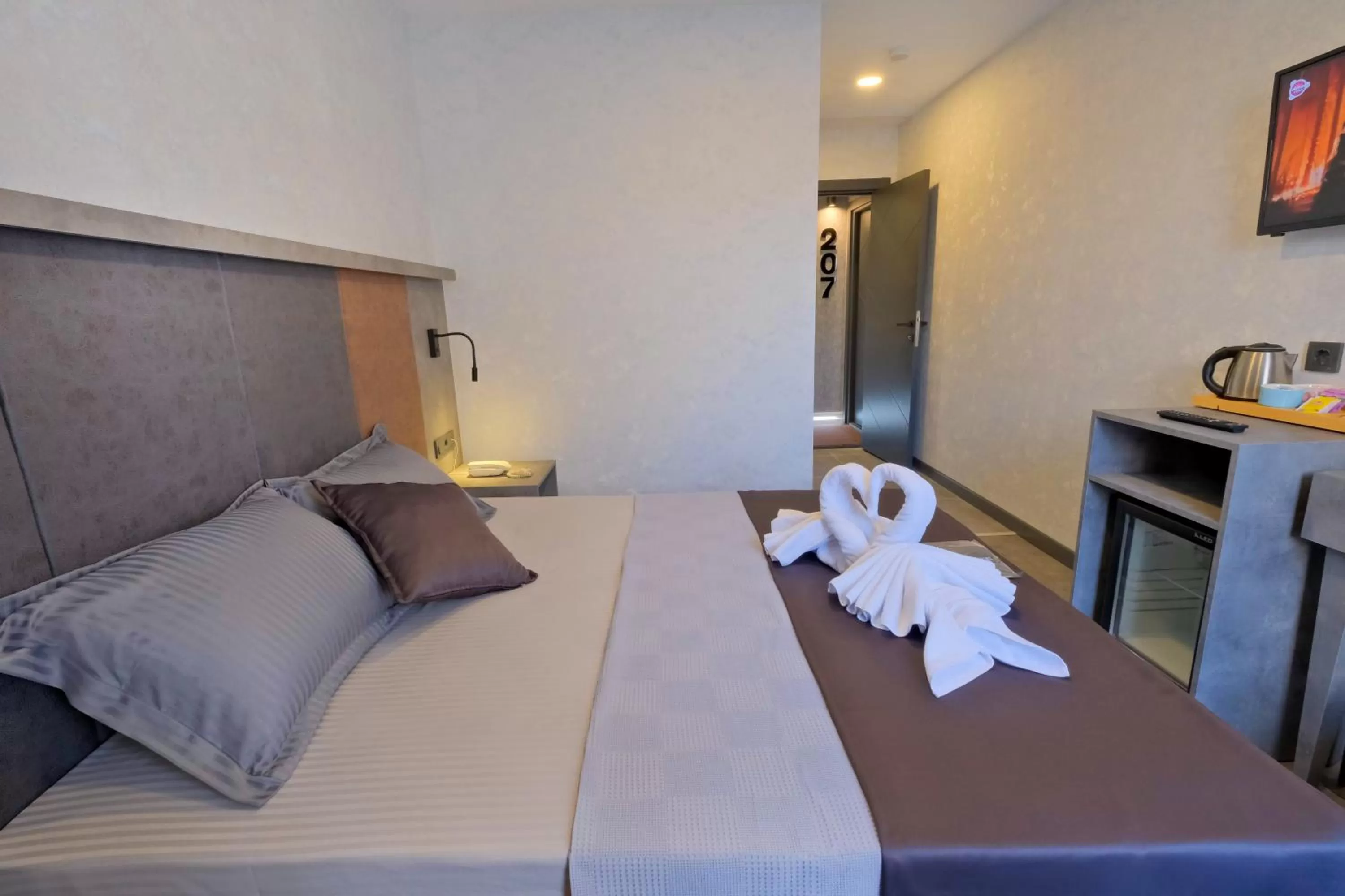 Bed in The Queen Hotel