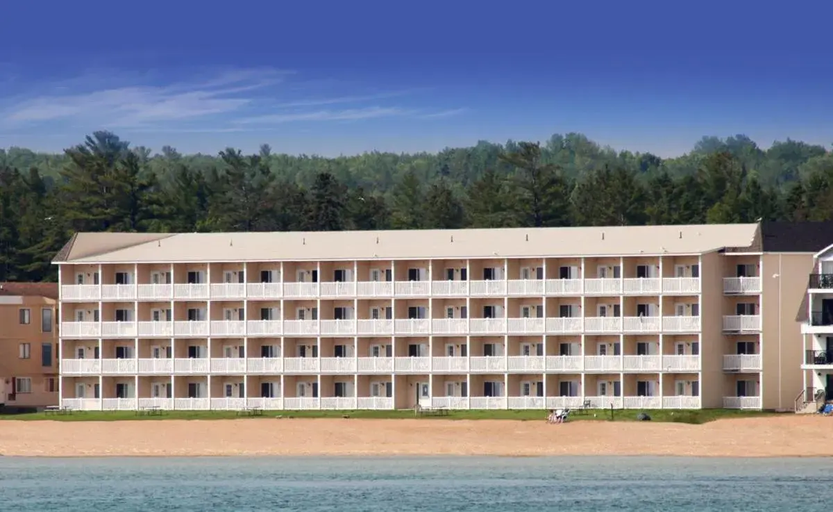 Property Building in Mackinaw Beach And Bay All Suites Resort