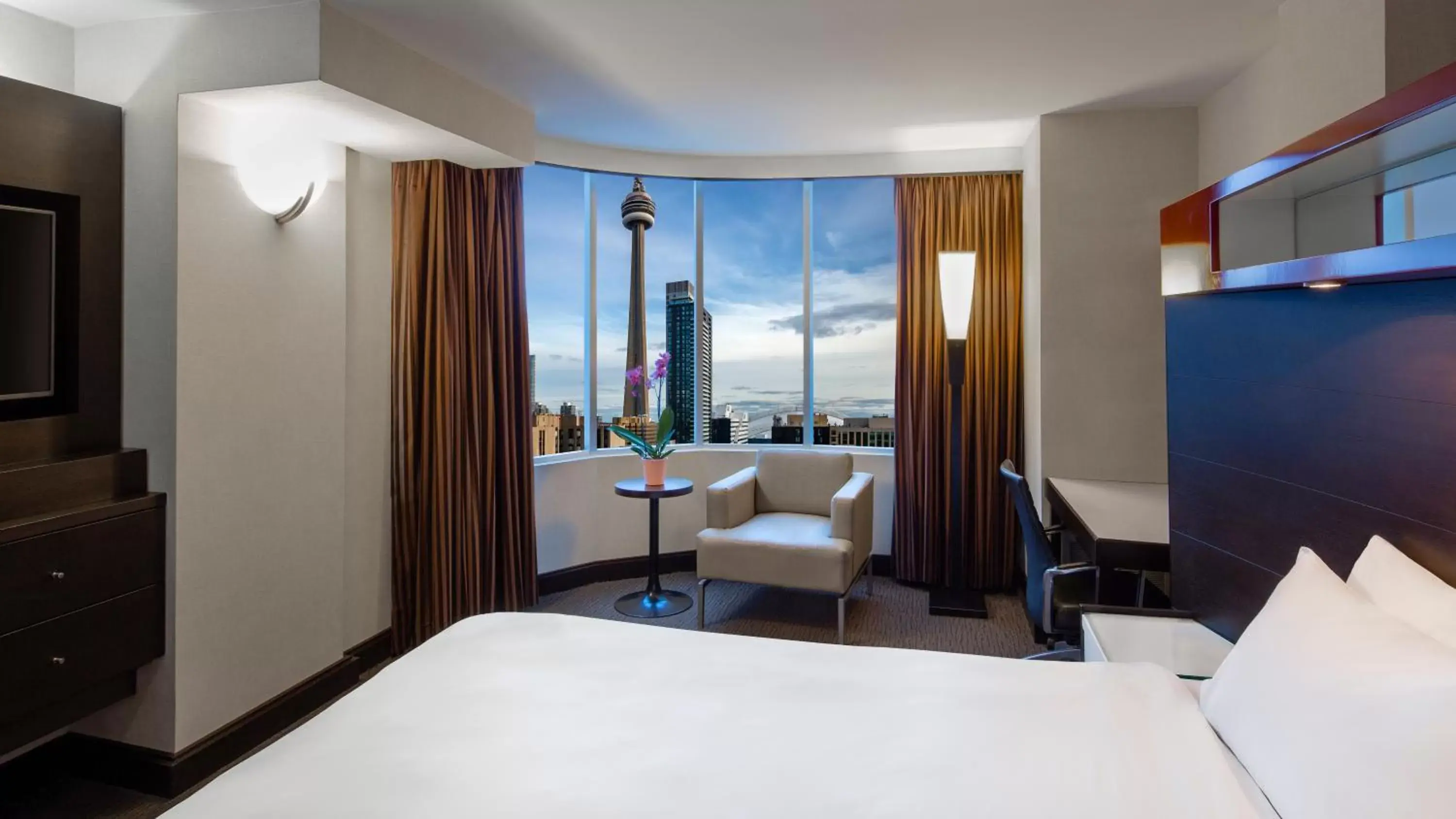 Bedroom, Bed in Hyatt Regency Toronto