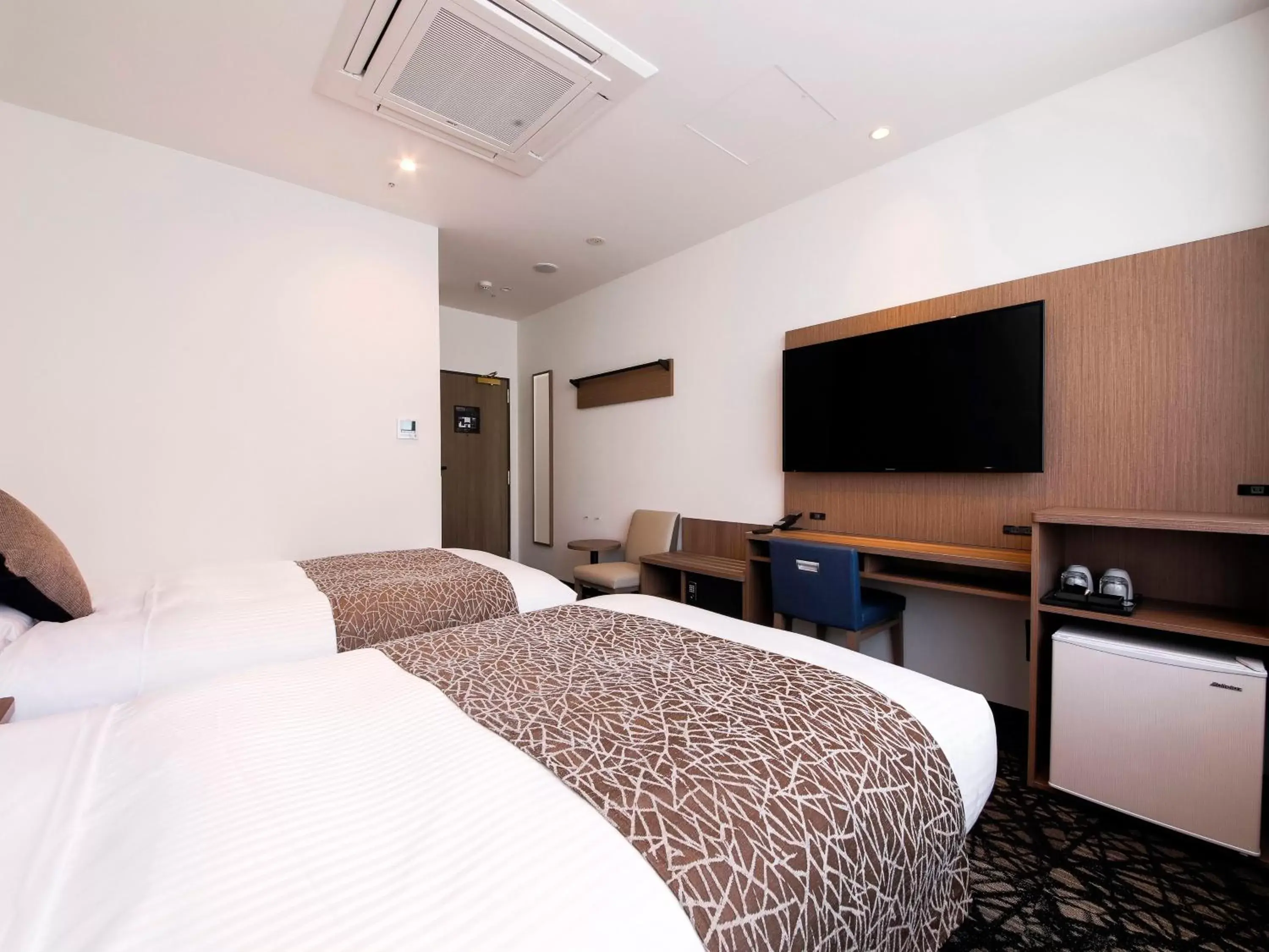 Photo of the whole room, Bed in HOTEL MYSTAYS Aomori Station