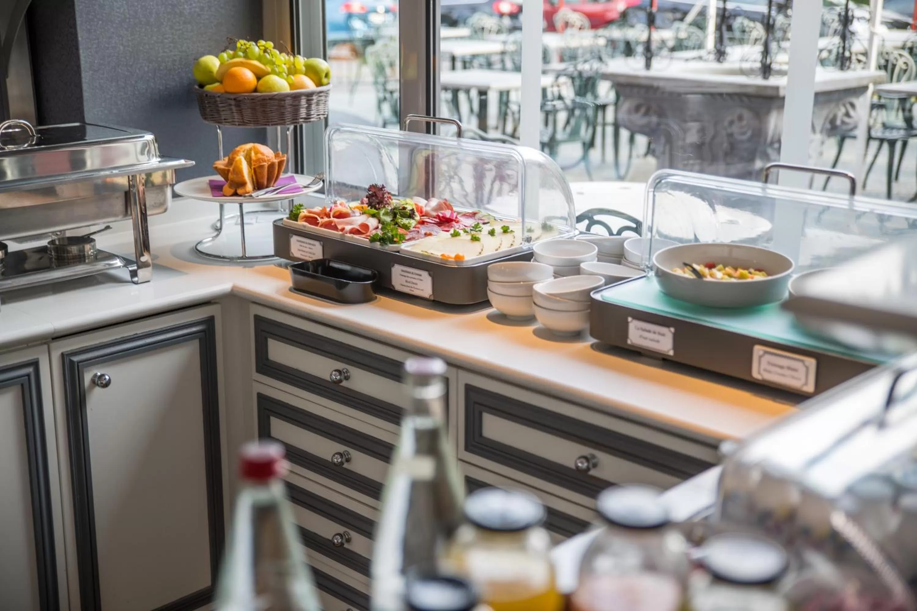 Patio in Best Western Beauséjour