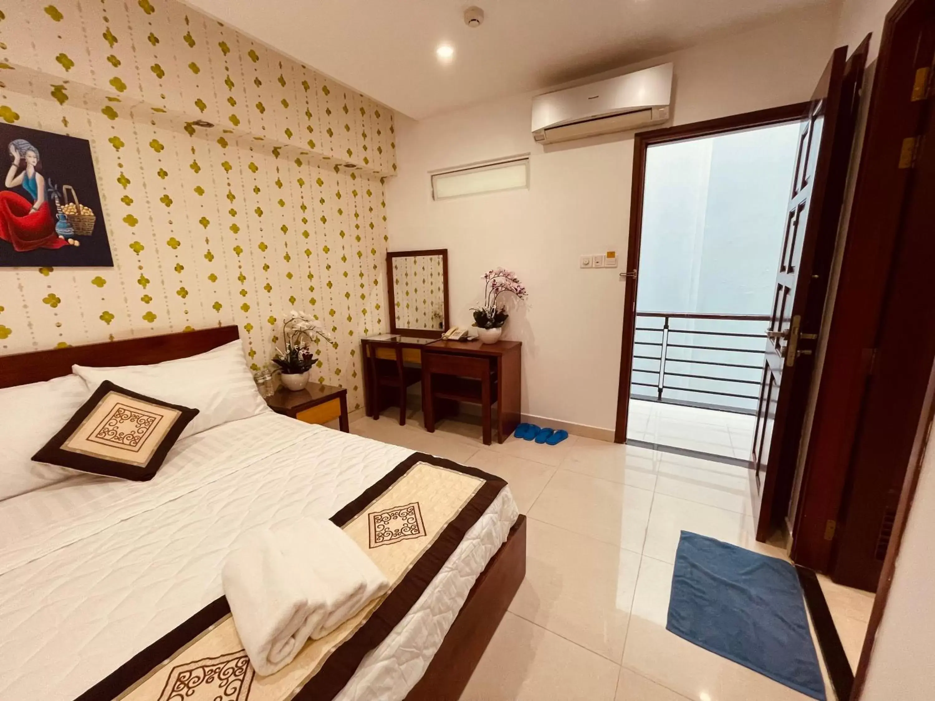 Economy Double Room in SaiGon Europe Hotel Economy Double Room in SaiGon Europe Hotel