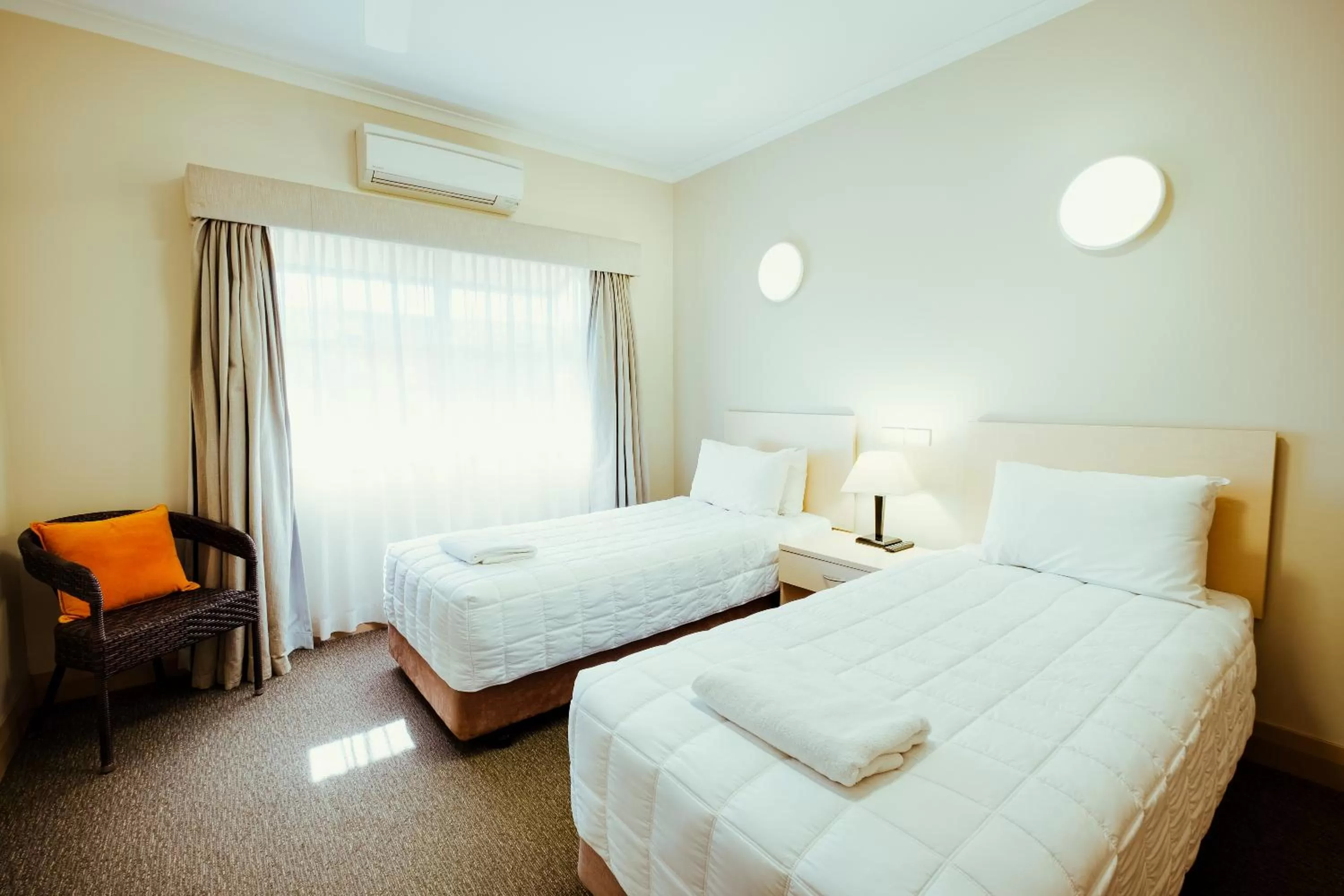 Bed in Club Motor Inn