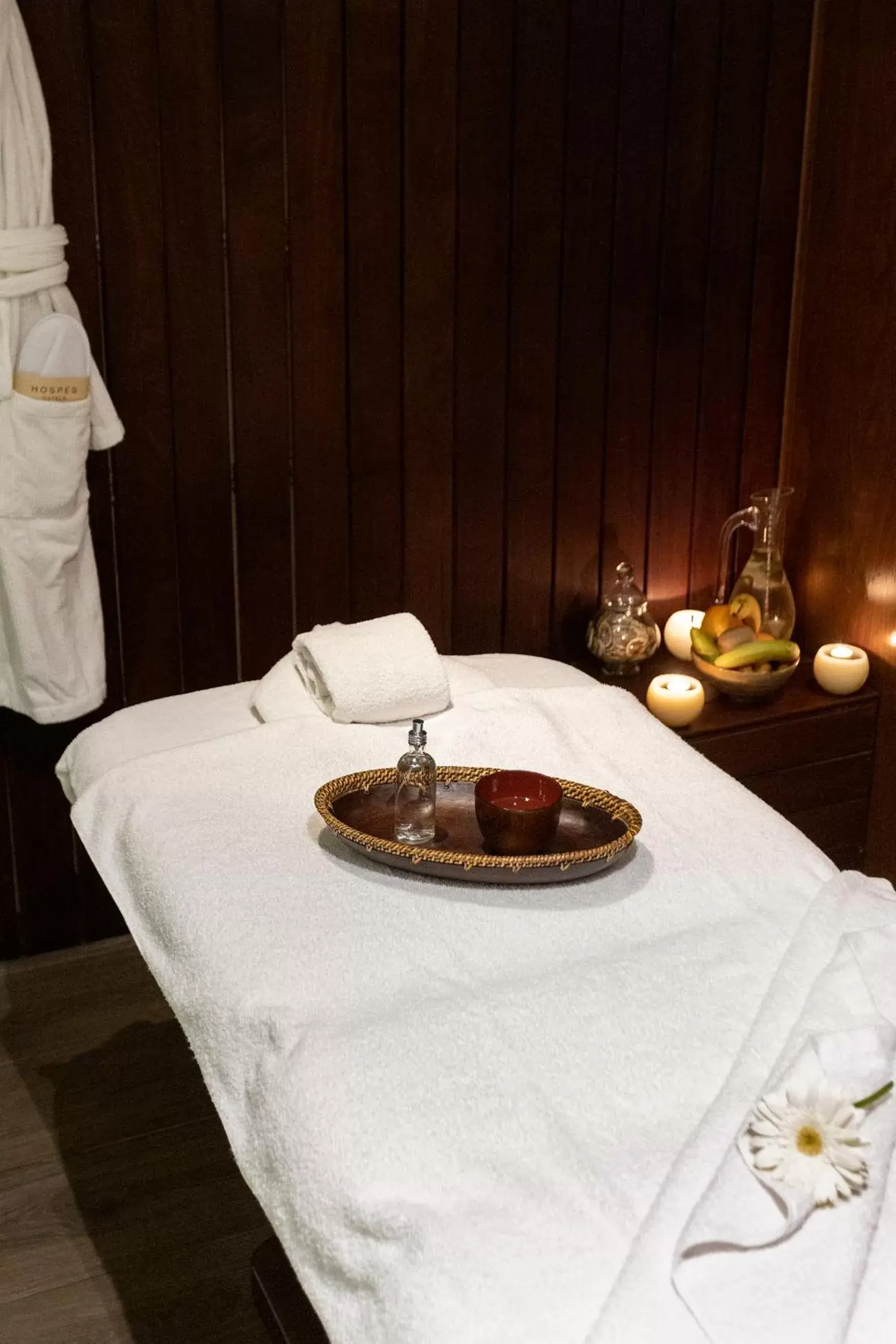 Massage, Food in Hospes Palacio de los Patos