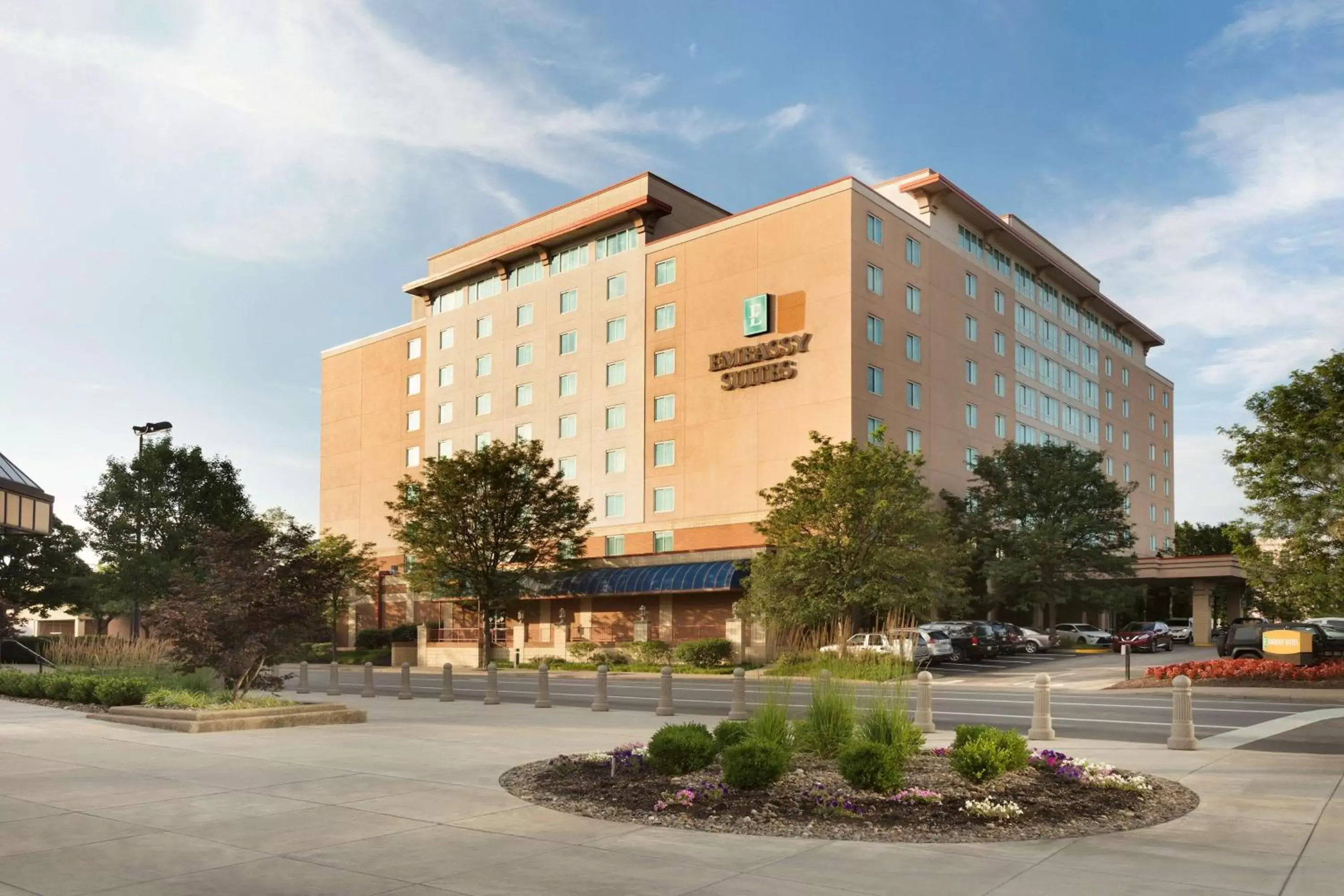 Property Building in Embassy Suites Charleston