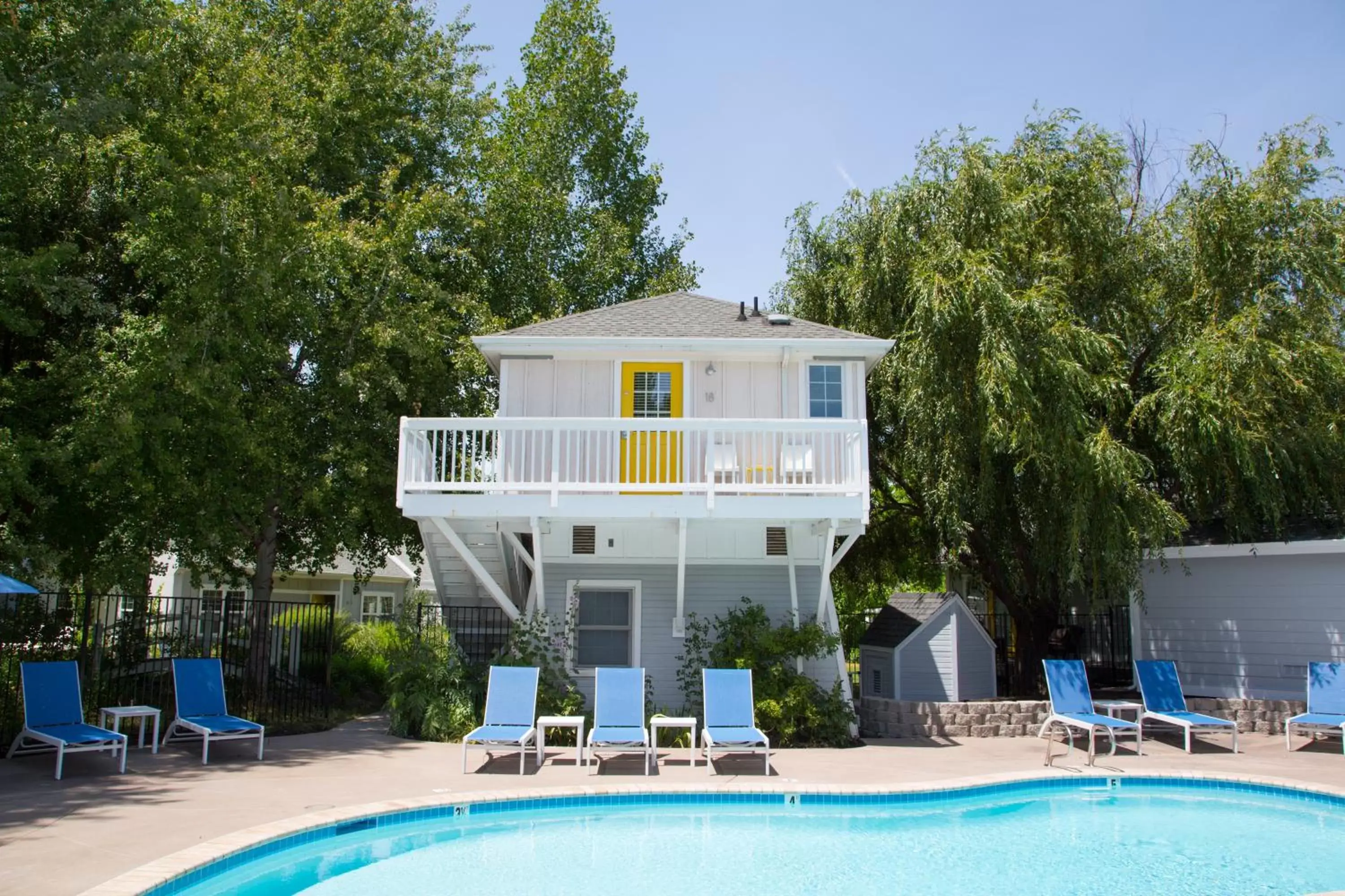 Swimming Pool in Lithia Springs Resort