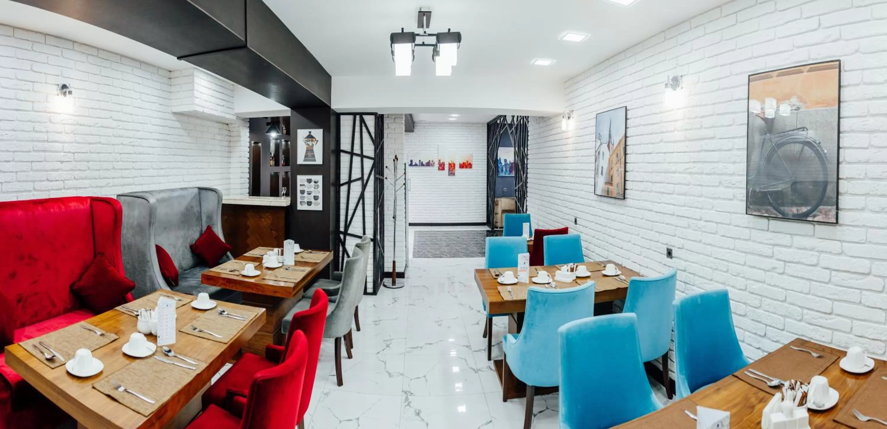 Lounge or bar, Restaurant/Places to Eat in Express City Hotel