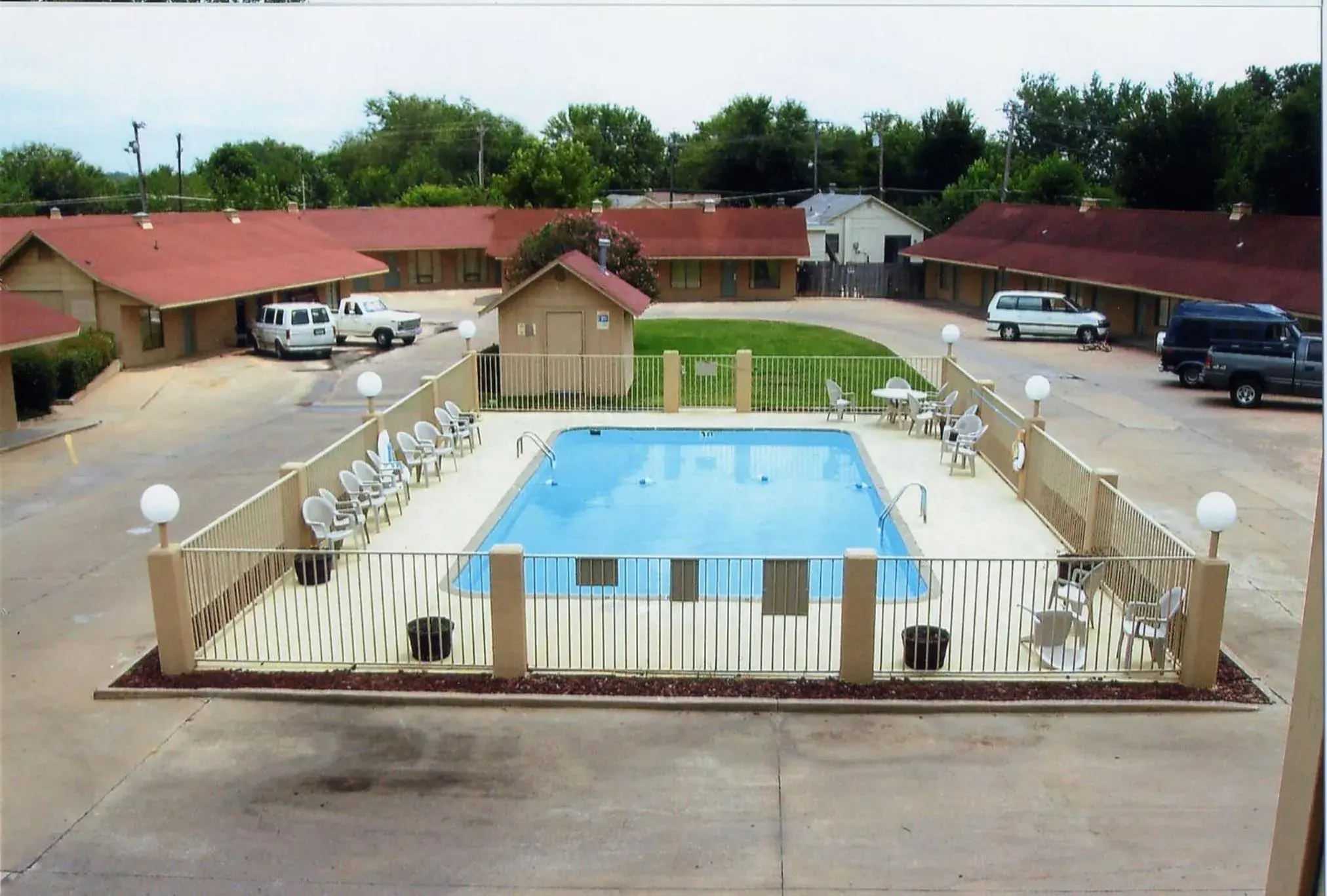 Swimming pool, Pool View in Will Rogers Inn