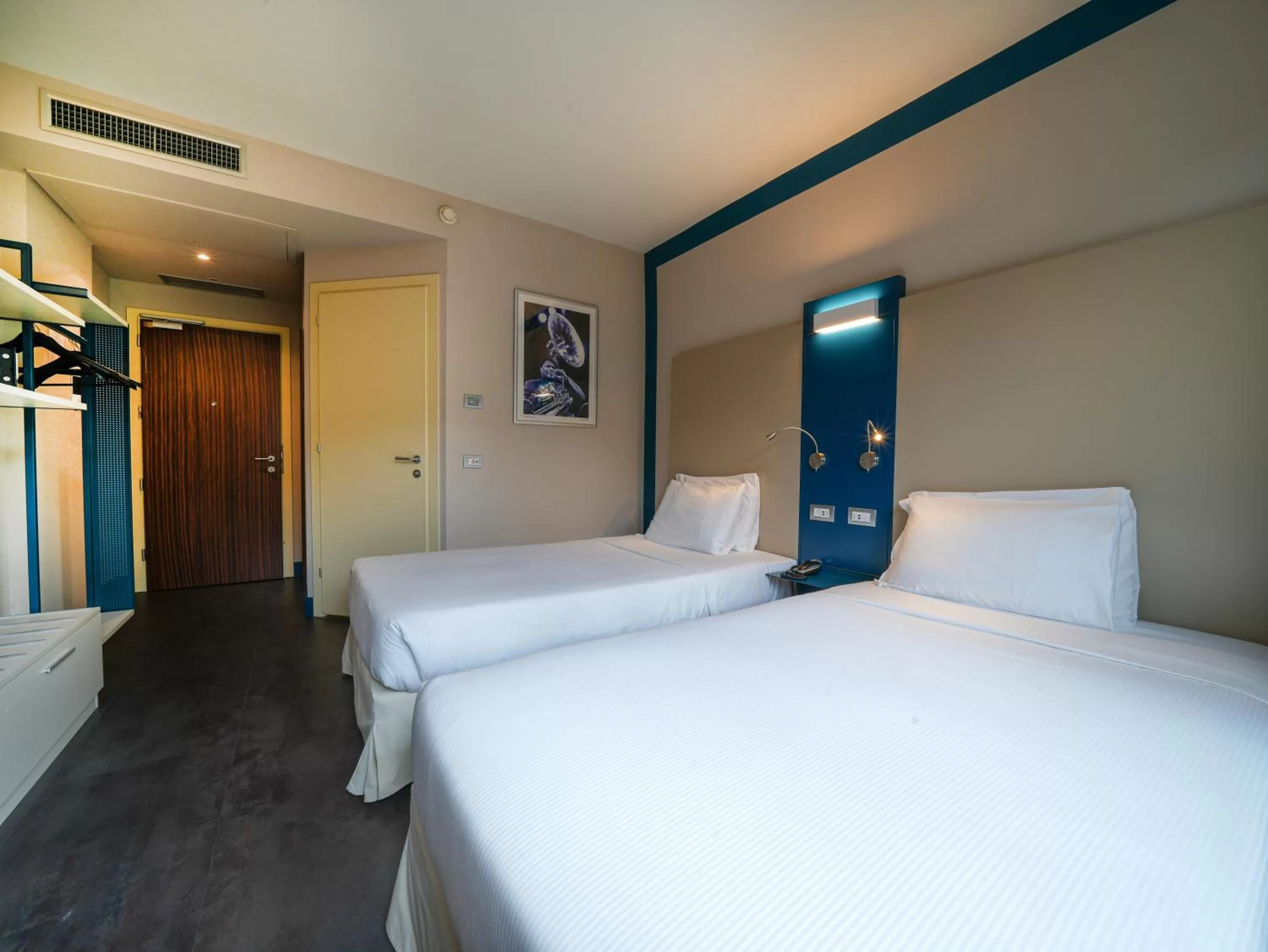 Bed in La Meridiana Bleisure Hotel