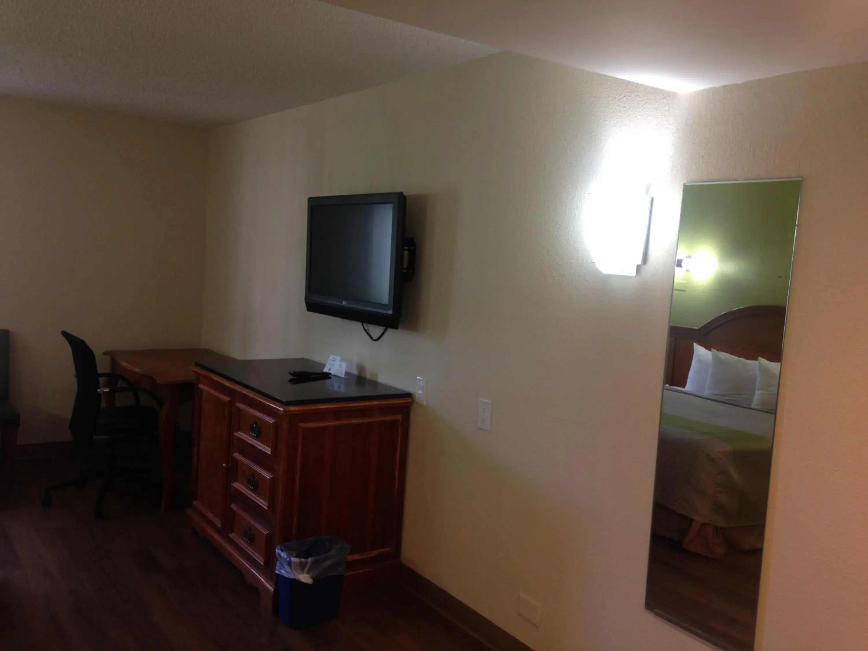 Decorative detail, Bed in Red Carpet Inn - New Brunswick Decorative detail, Bed in Red Carpet Inn - New Brunswick