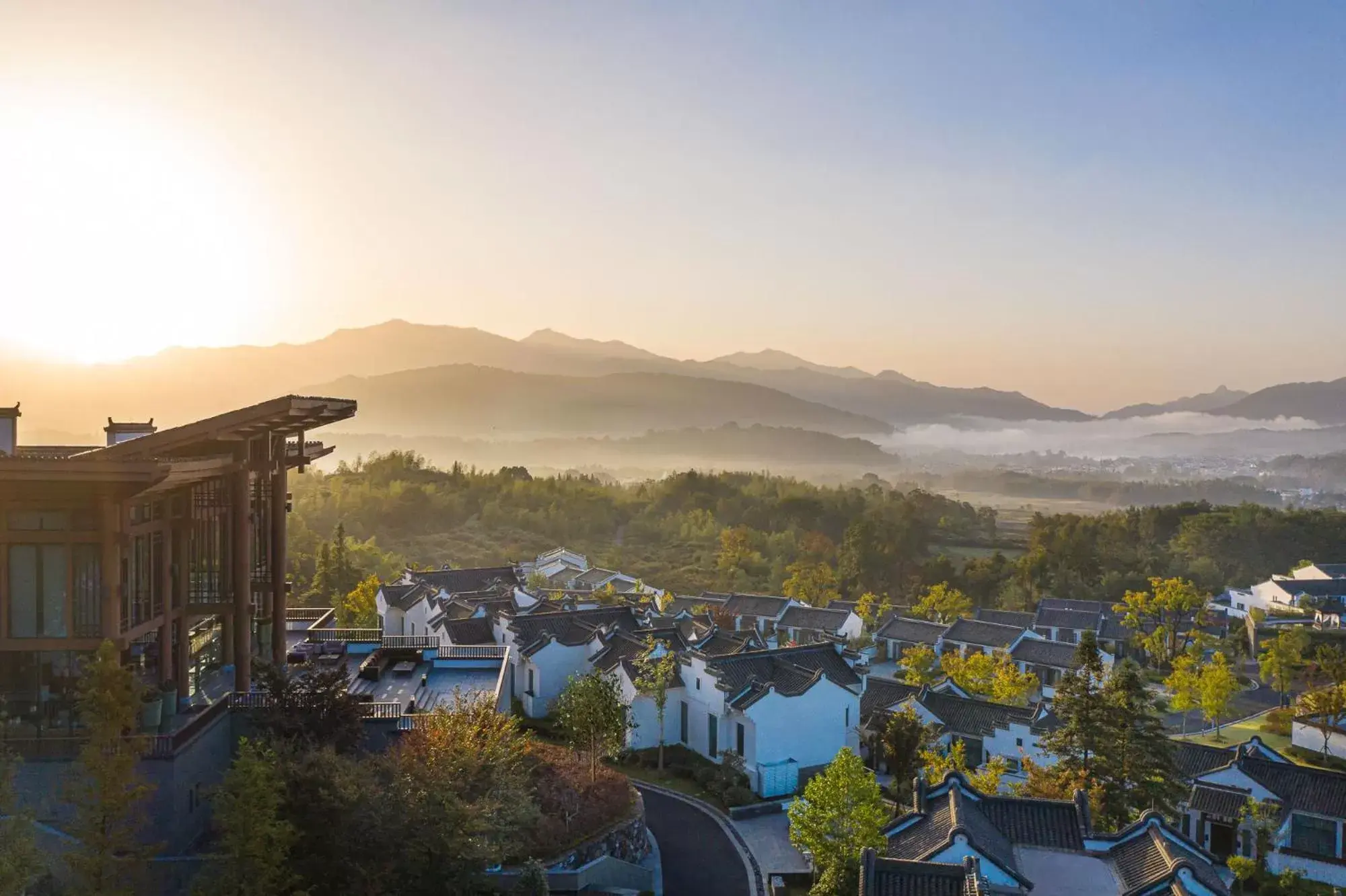 Property building in Banyan Tree Hotel Huangshan-The Ancient Charm of Huizhou, a Paradise