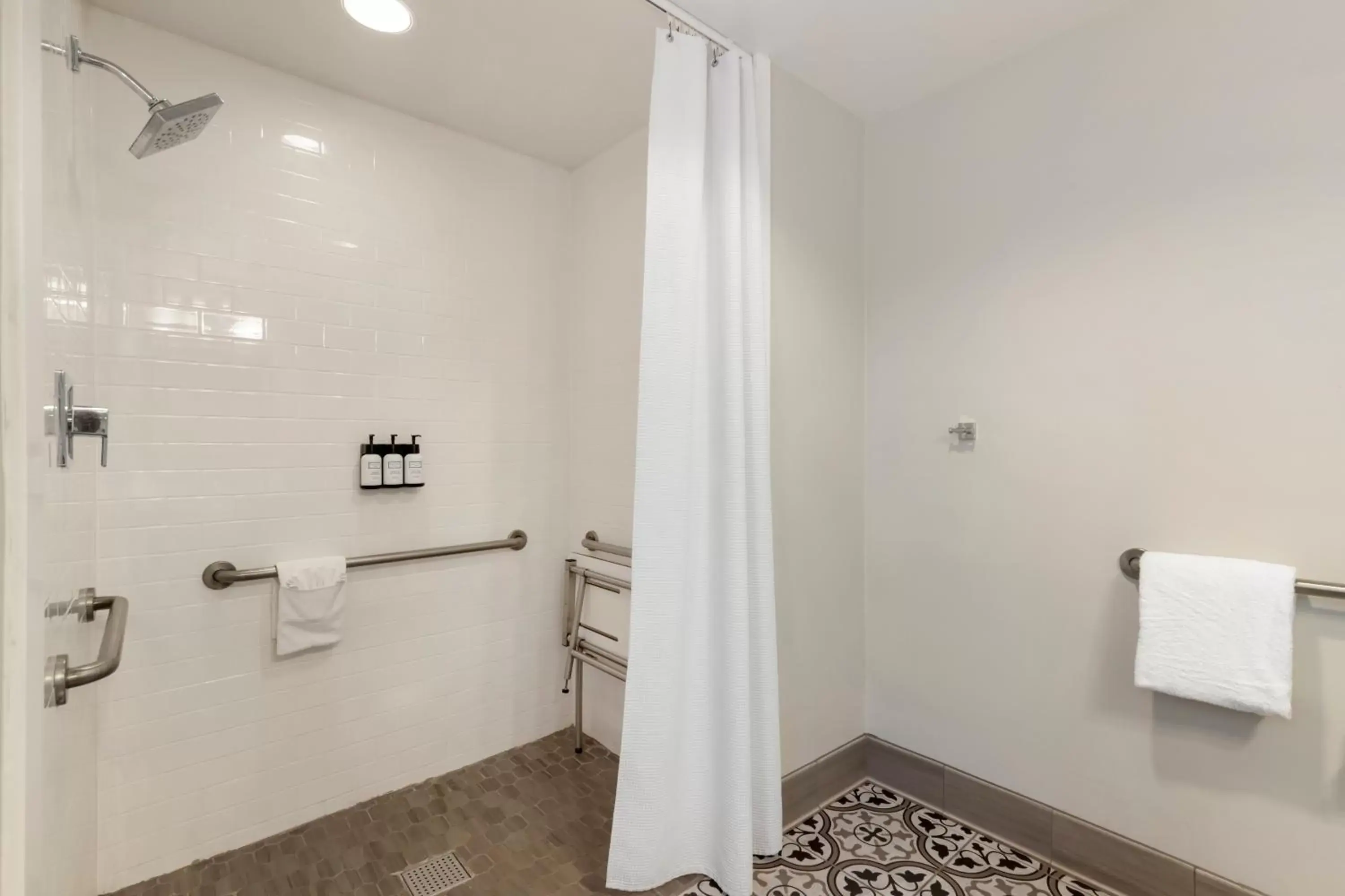 acessibility, Bathroom in Hotel Gibbs Downtown Riverwalk