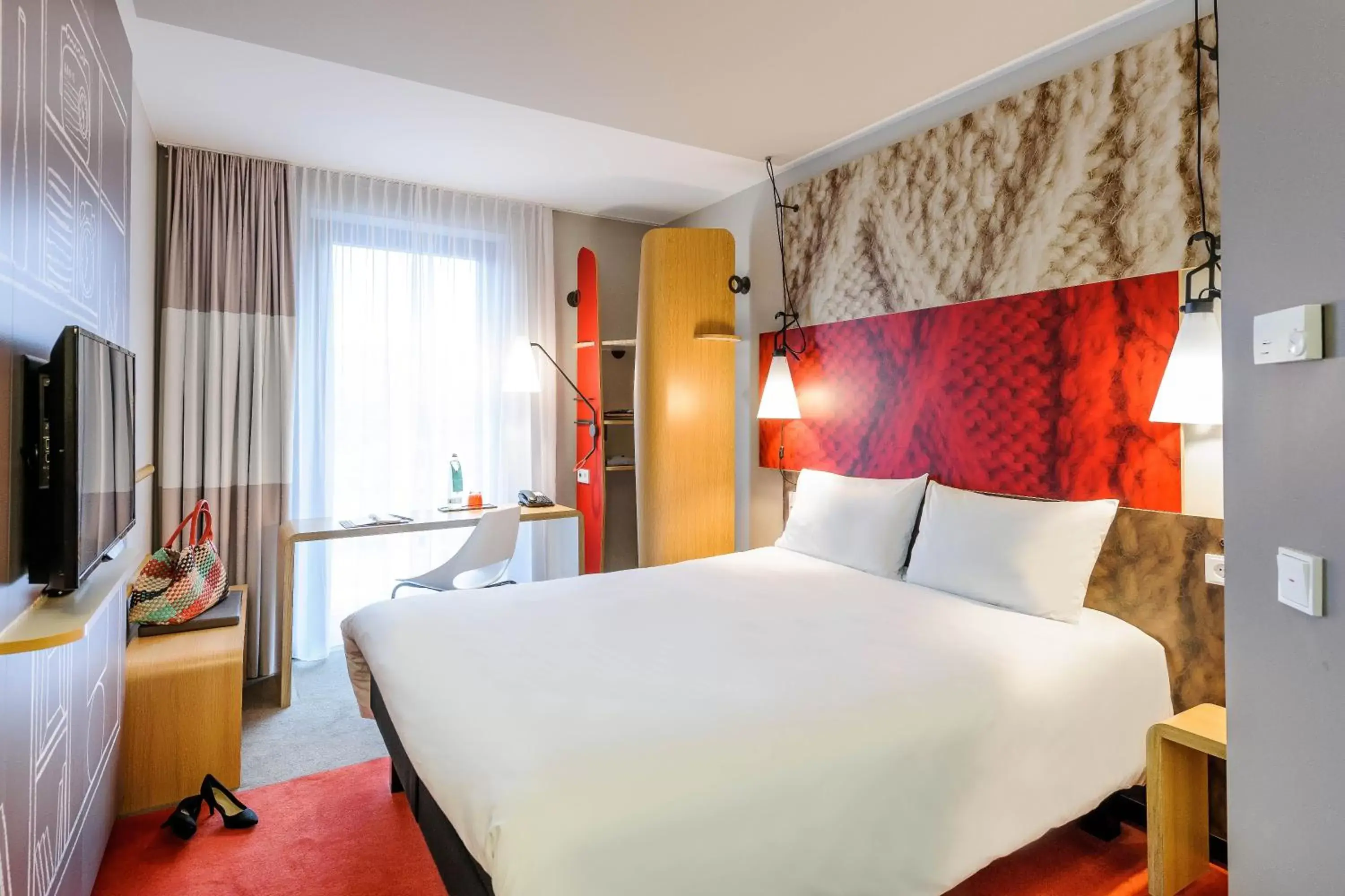 Day, Bed in Ibis Berlin Hauptbahnhof