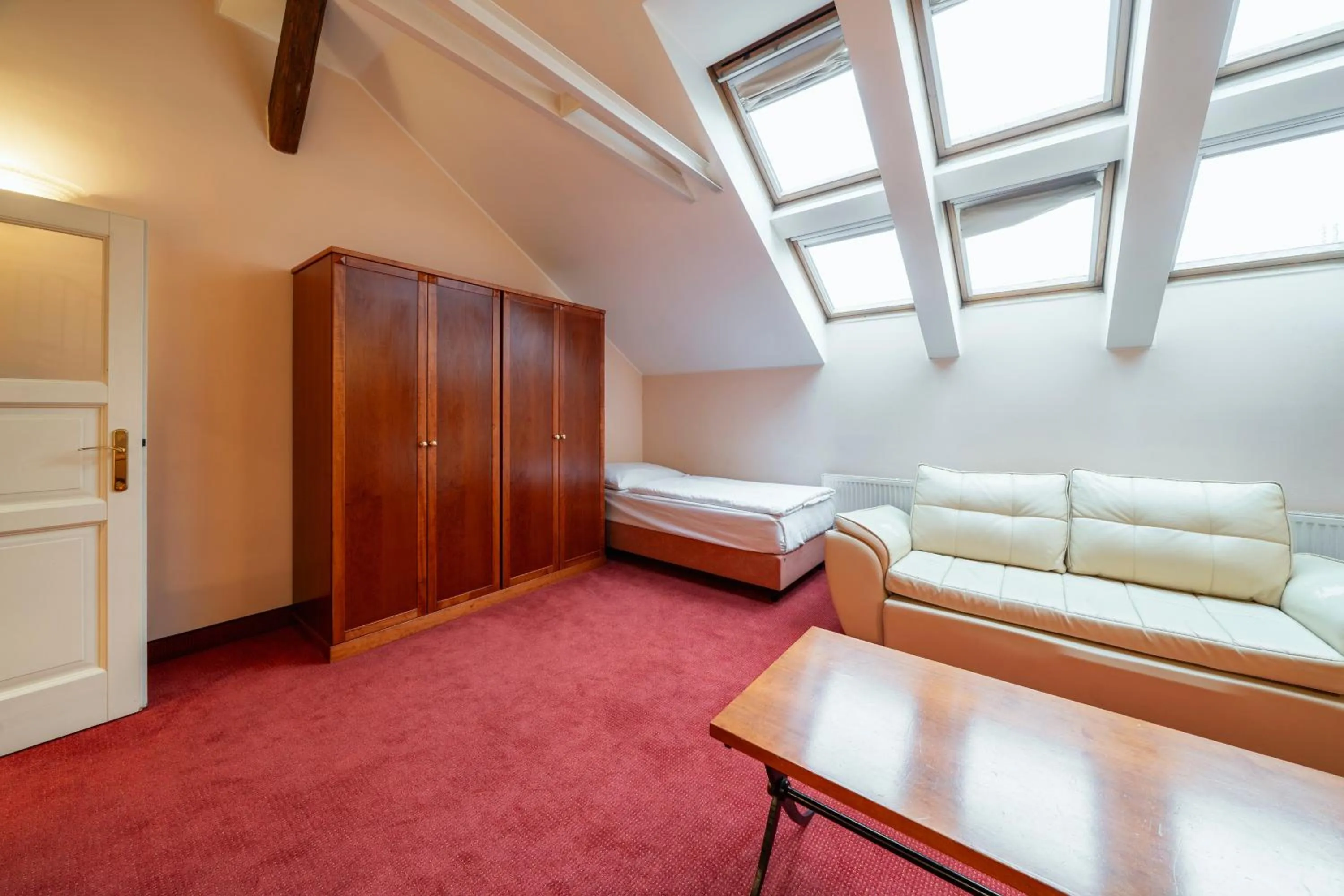 Photo of the whole room, Bed in Hotel Raffaello Prague