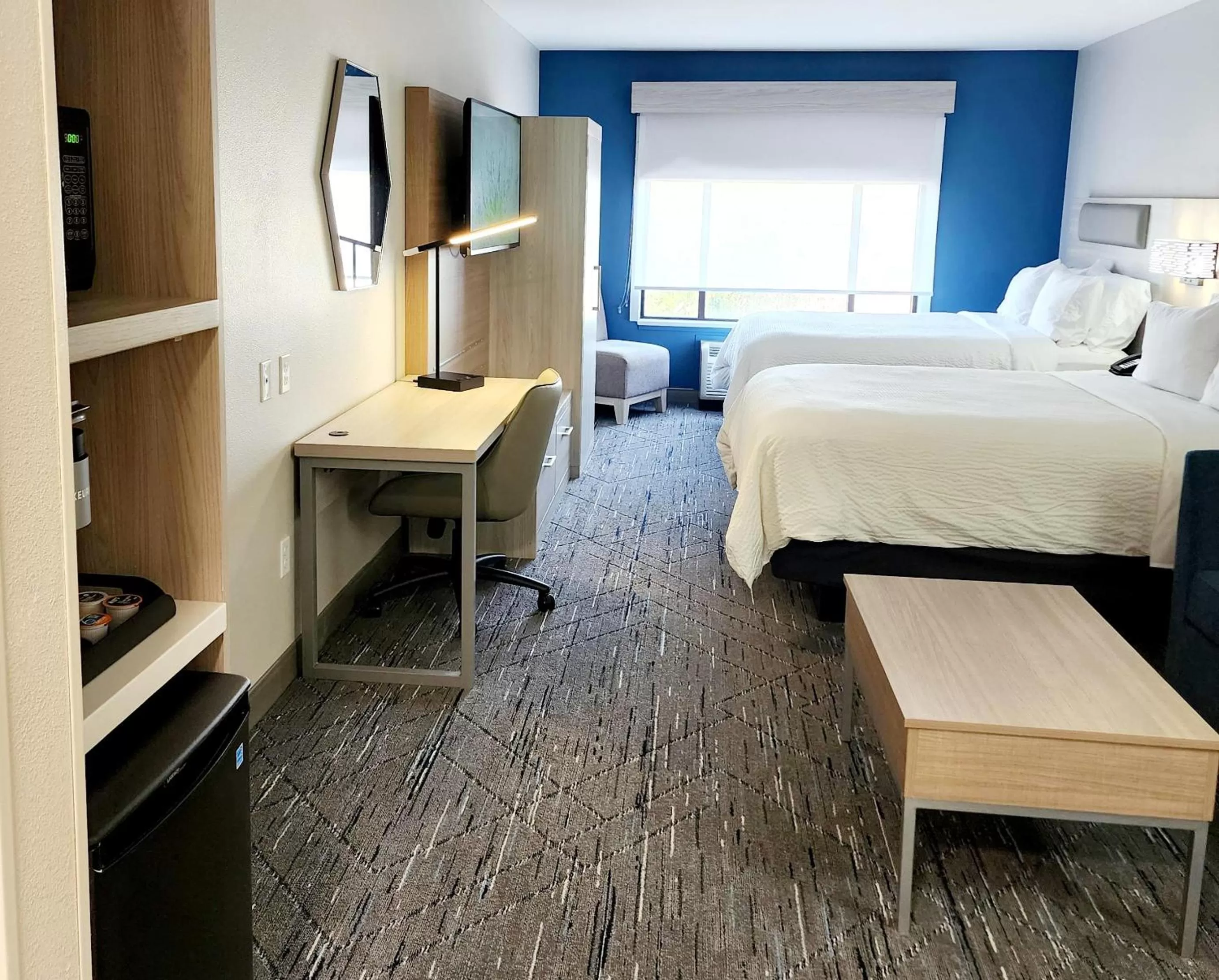Photo of the whole room, Bed in Holiday Inn Express & Suites Lexington by IHG
