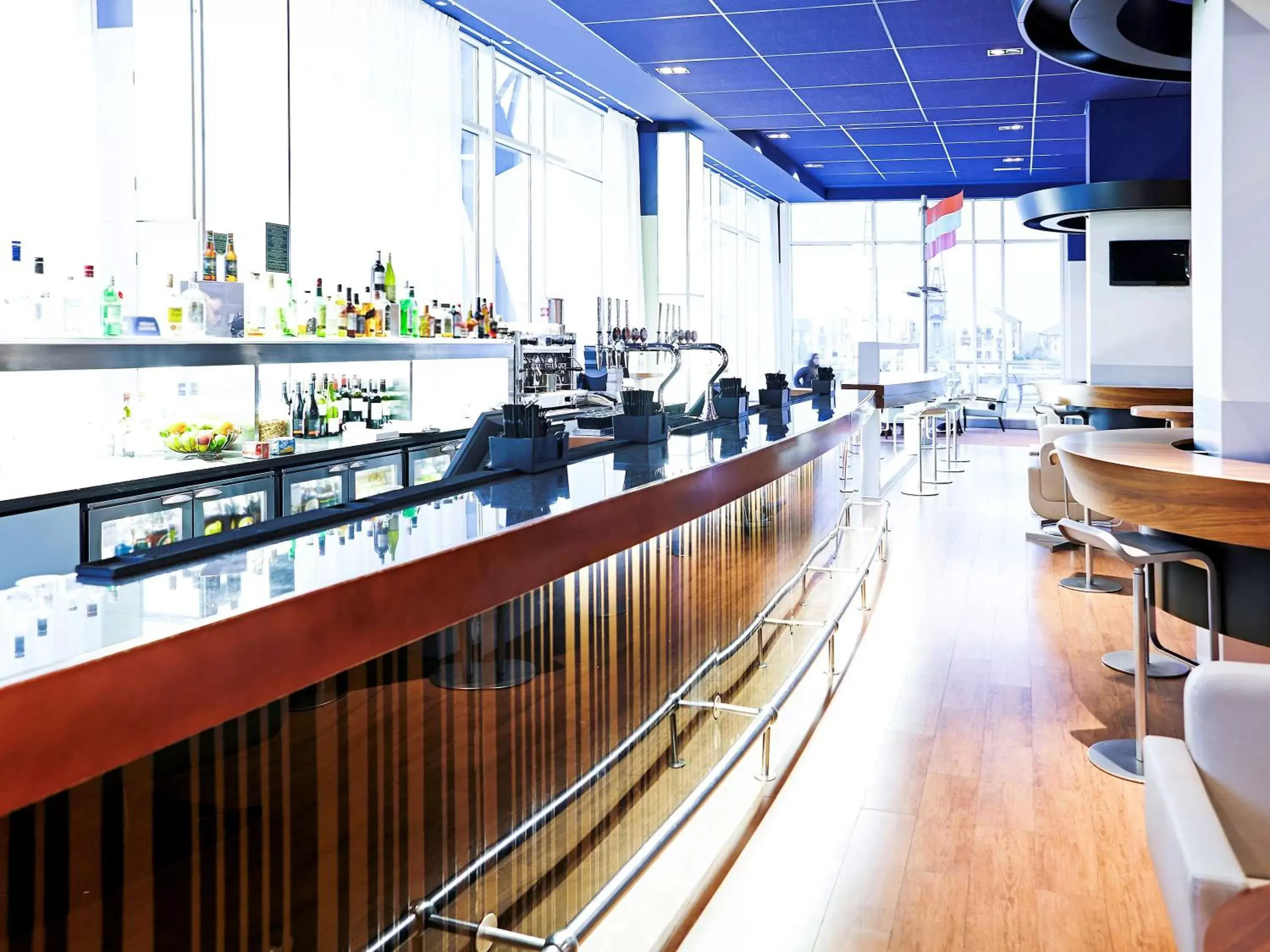 Lounge or bar, Restaurant/Places to Eat in Novotel London Excel