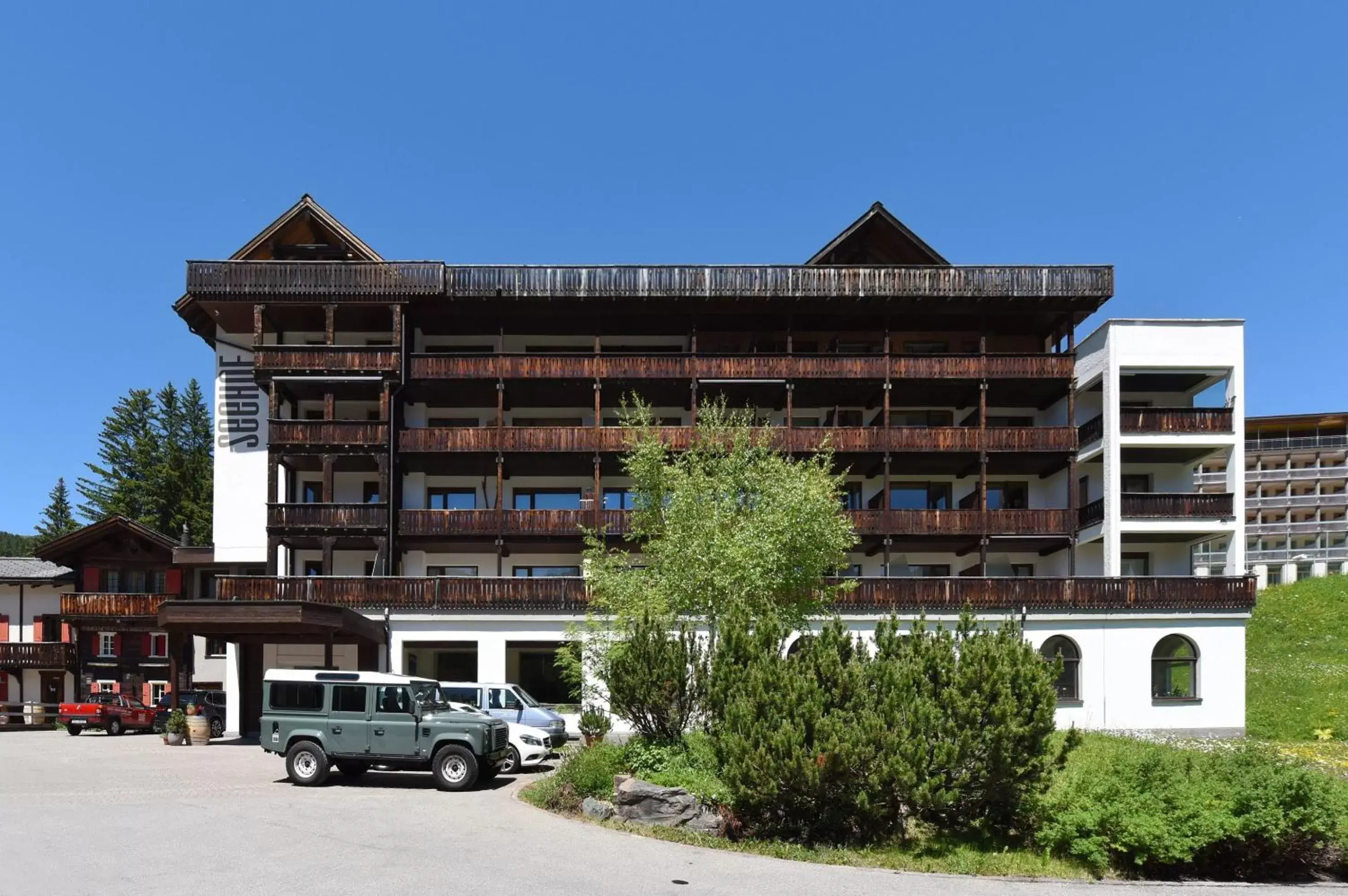 Facade/entrance, Property Building in Hotel Seehof-Arosa