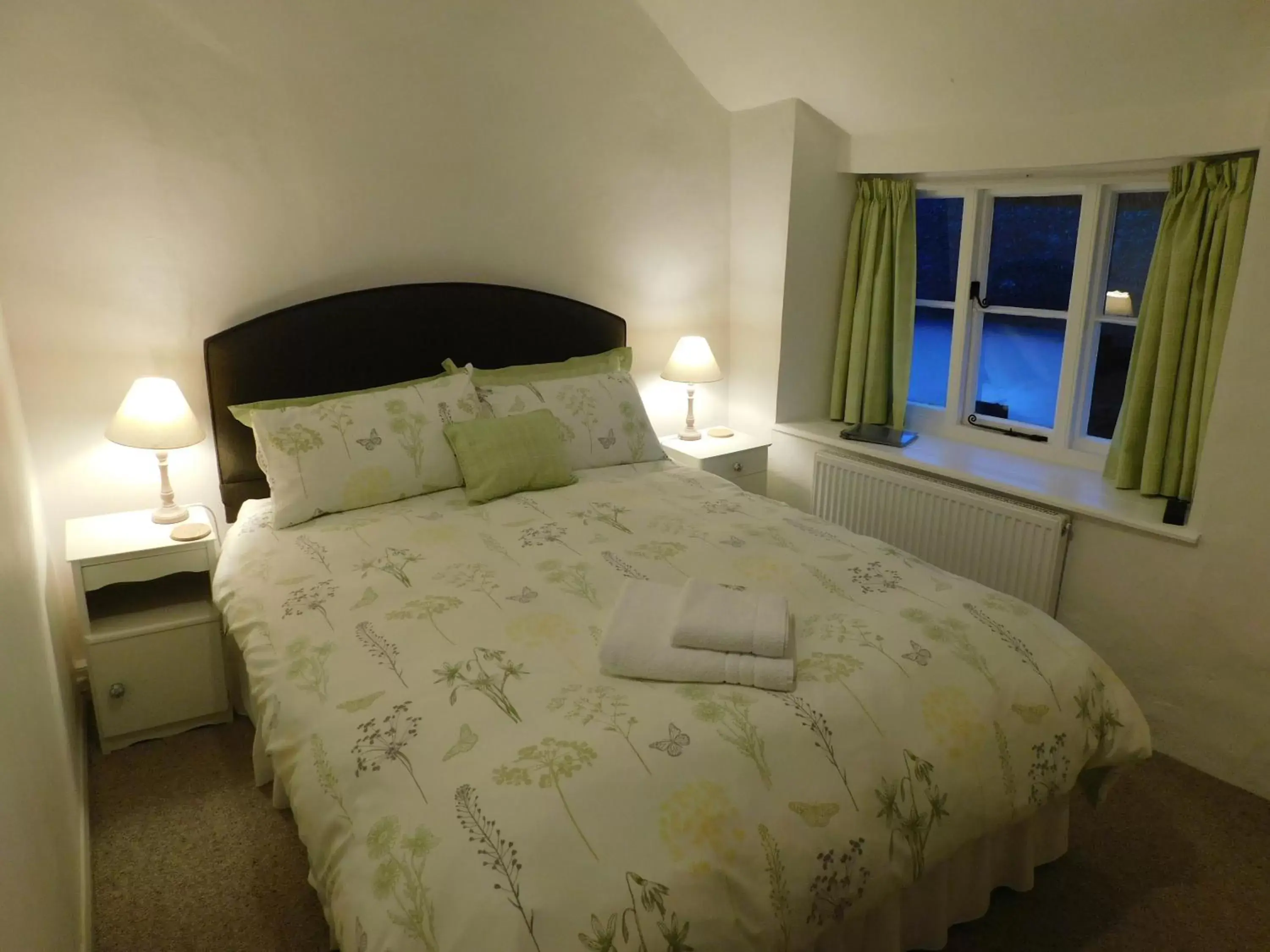 Double Room in Middletown Farmhouse B&B