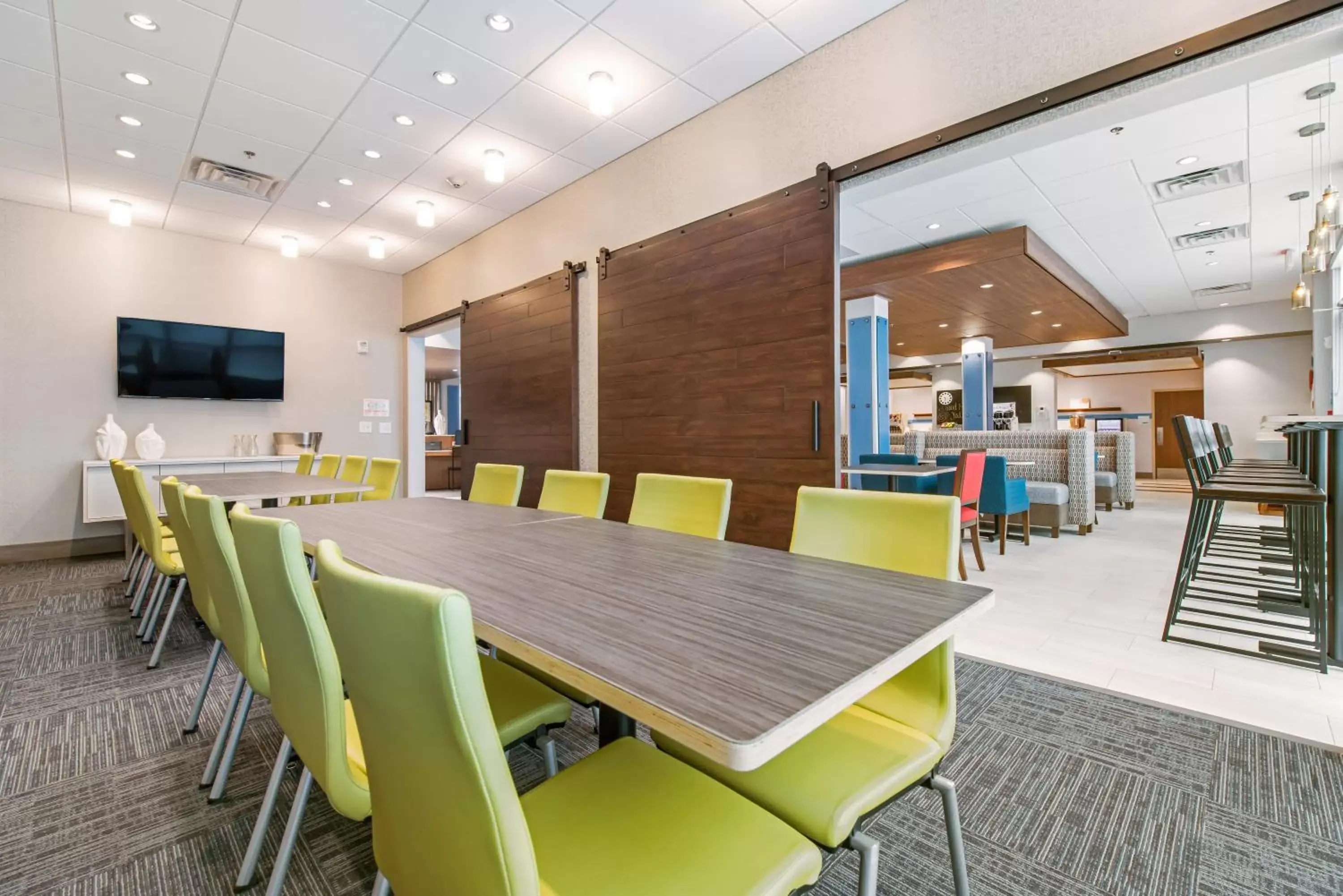 Meeting/conference room, Restaurant/Places to Eat in Holiday Inn Express & Suites - Carrollton West, an IHG Hotel