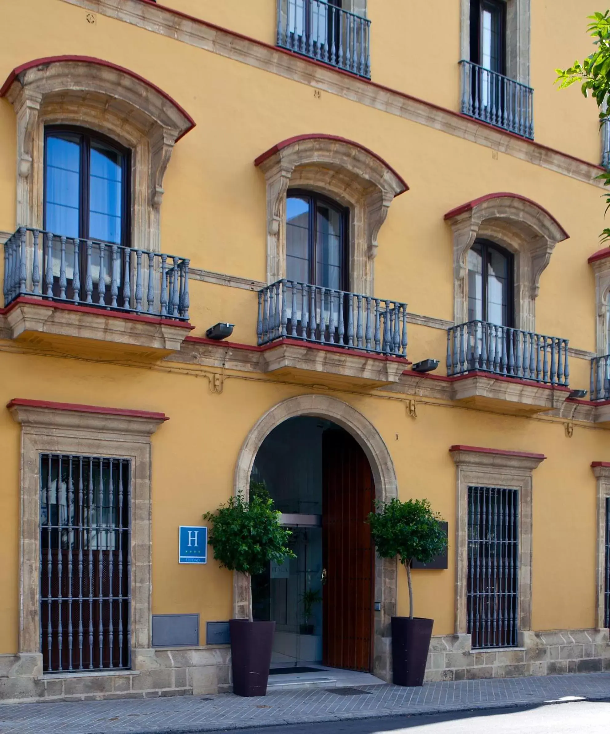 Facade/entrance, Property Building in Itaca Jerez by Soho Boutique