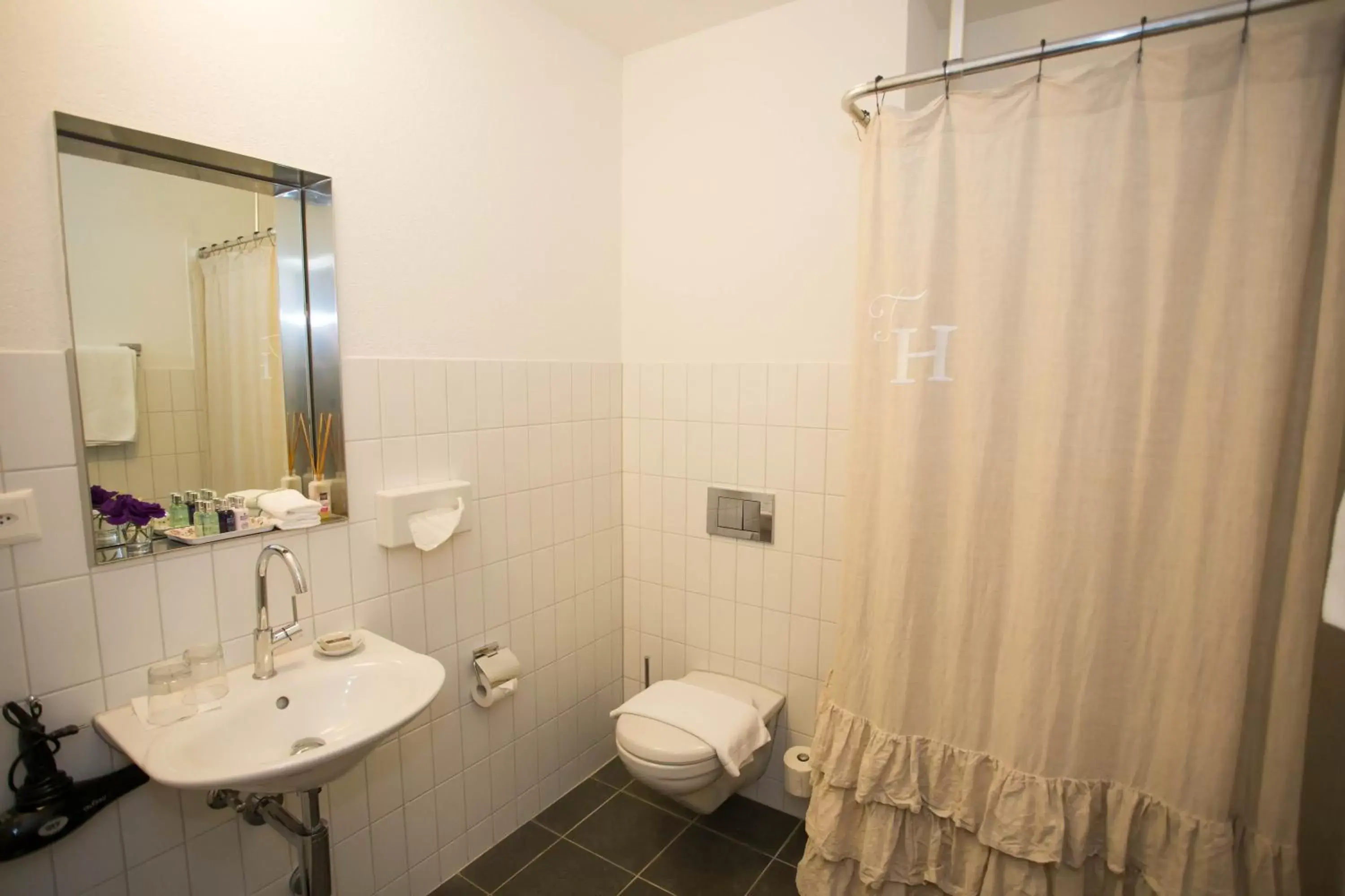 Shower, Bathroom in Townhouse Boutique Hotel