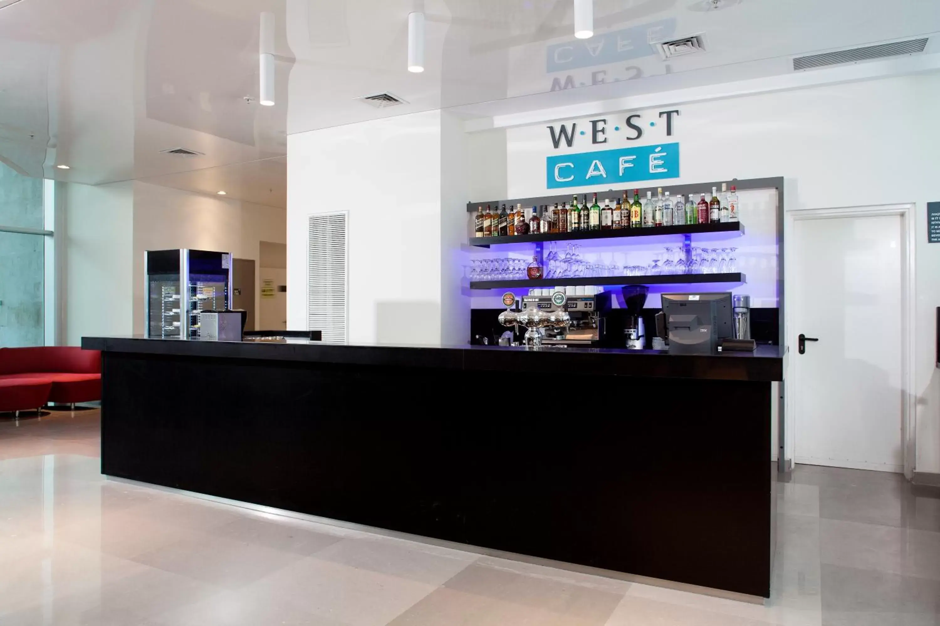 Lounge or bar, Lobby/Reception in West All Suites Hotel Ashdod