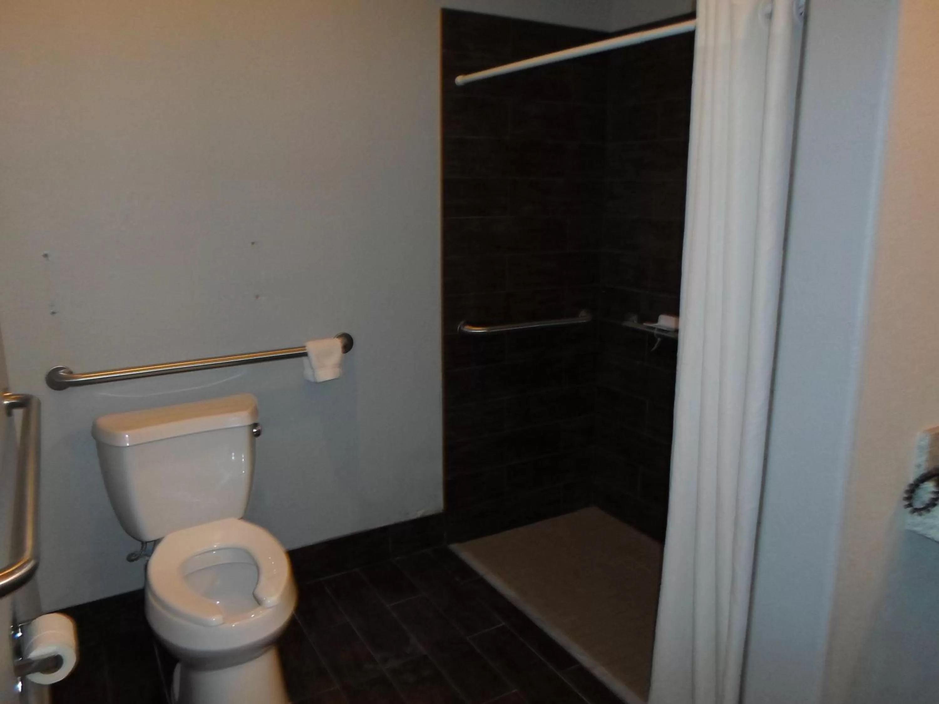 Bathroom in Studio 6-Beeville, TX