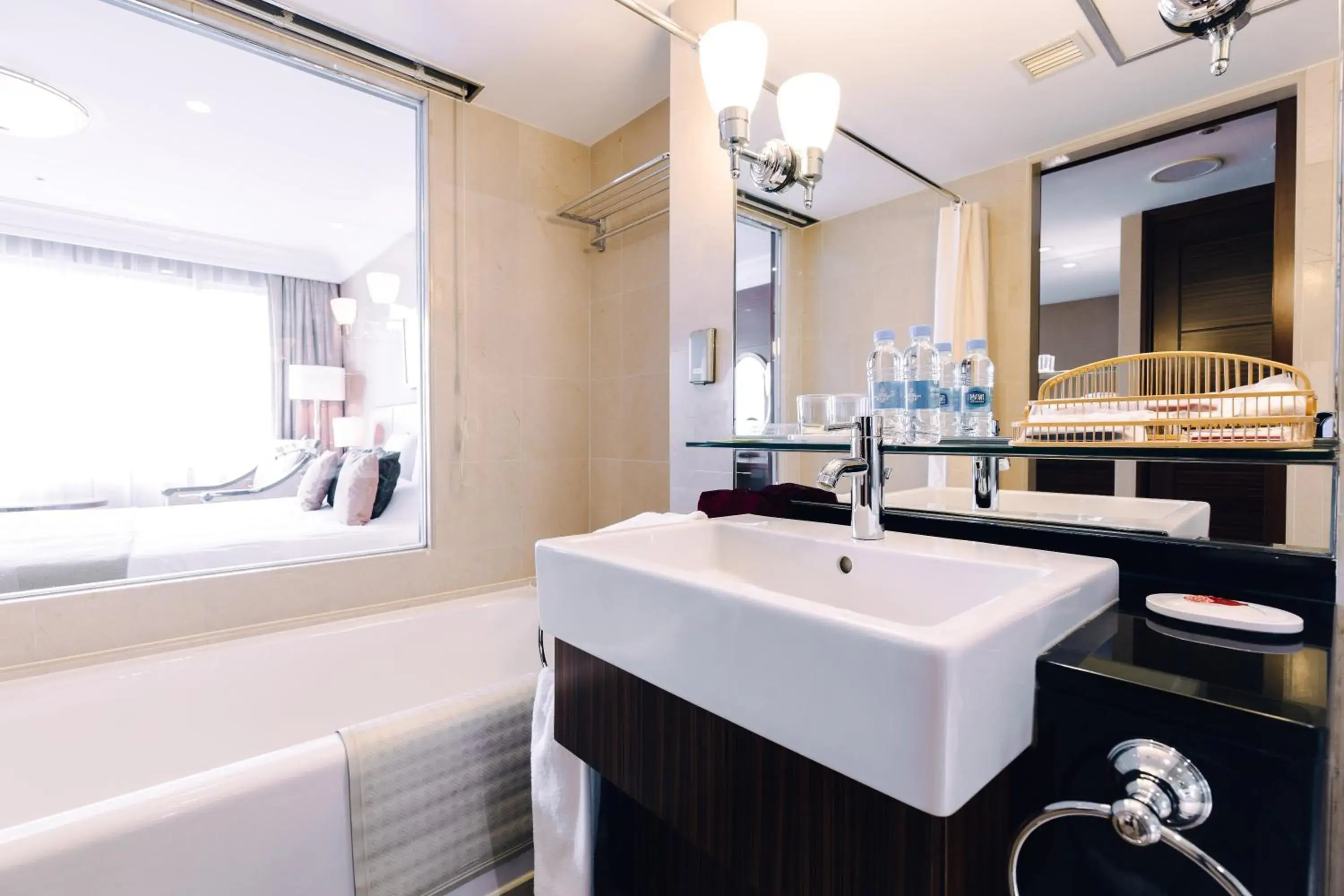 Bathroom in Okura Garden Hotel