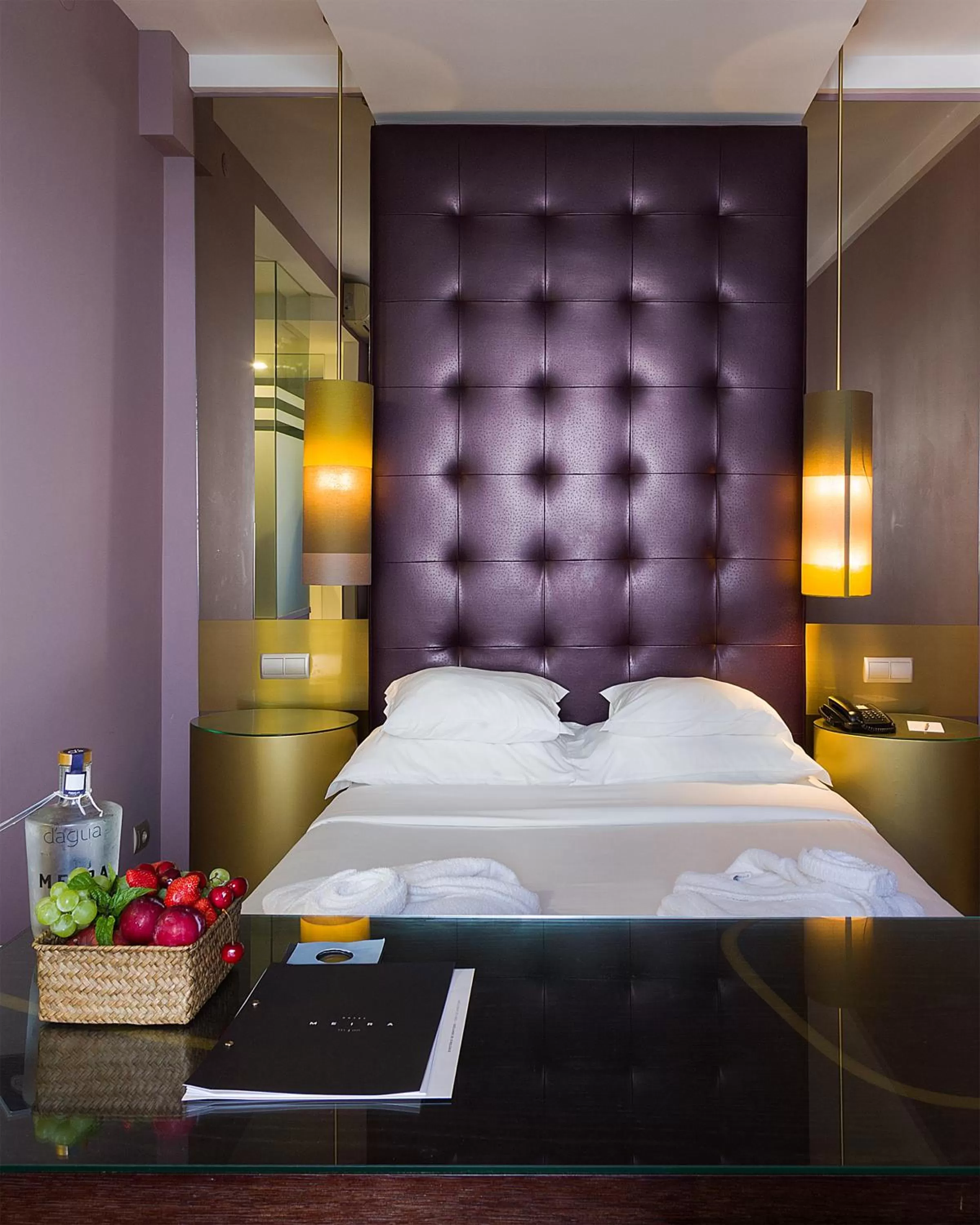 Shower, Bed in Hotel Meira