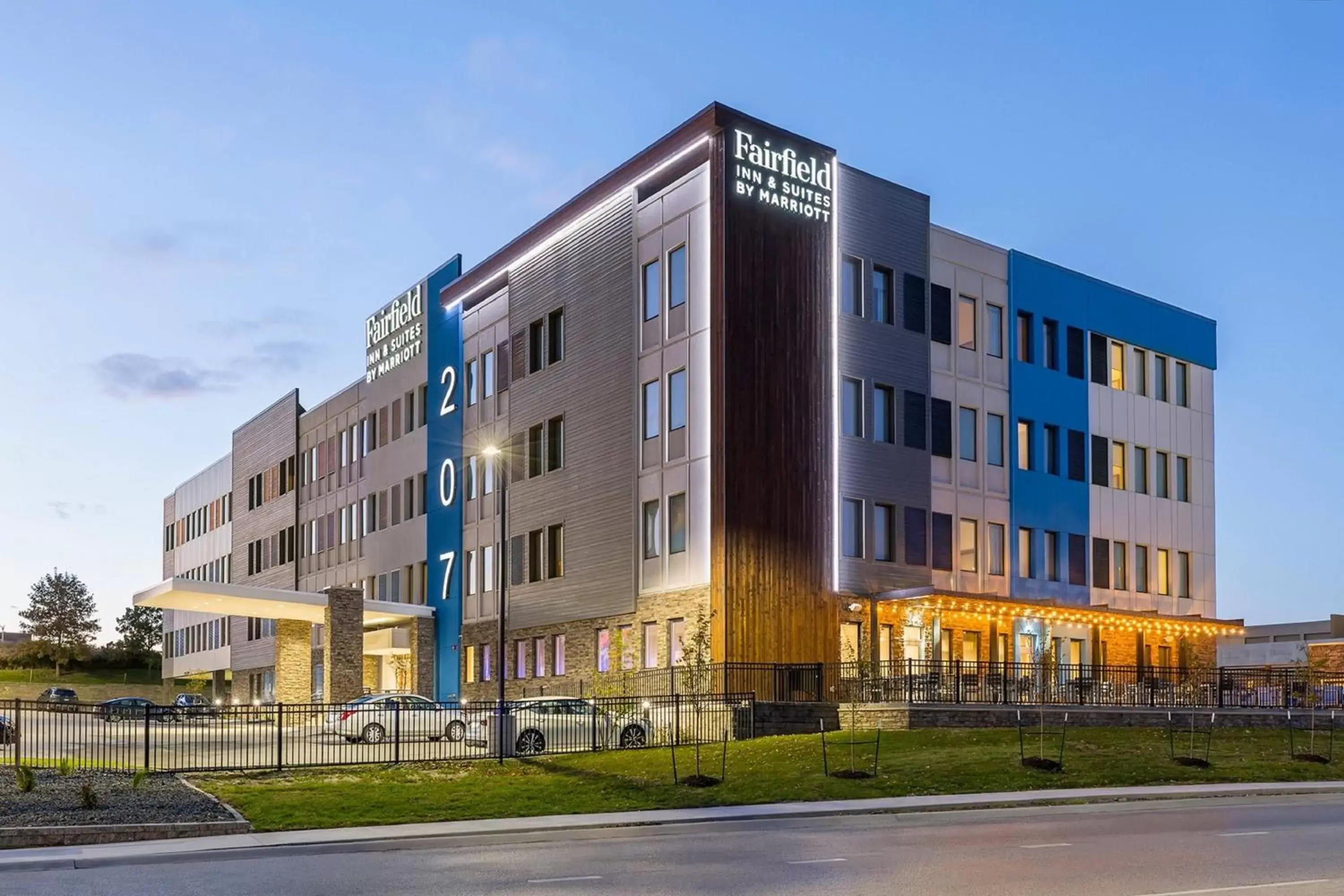 Property Building in Fairfield Inn & Suites by Marriott Des Moines Downtown