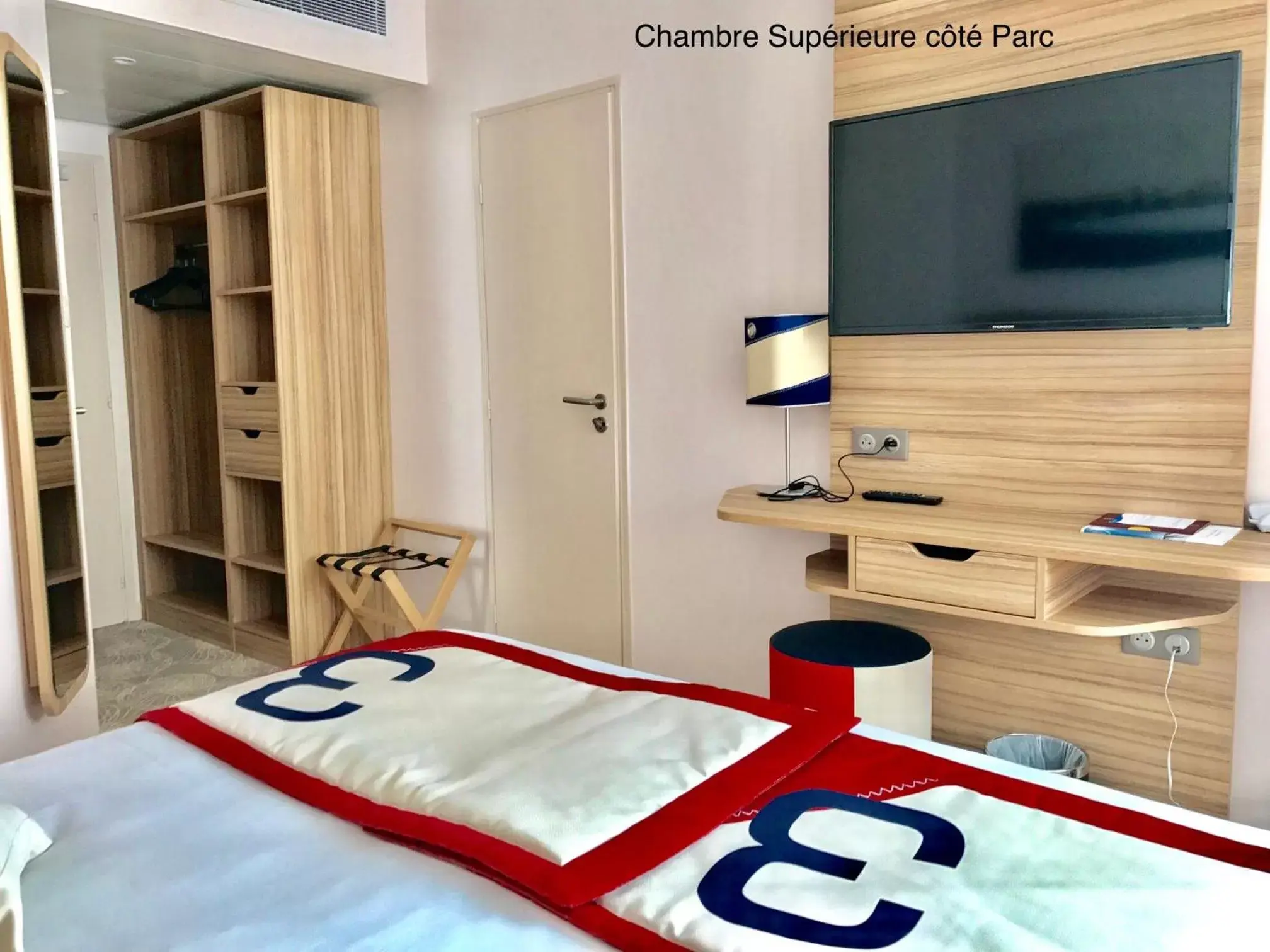 Bedroom, TV/Entertainment Center in Hotel Club Le Plein Sud Vacances Bleues