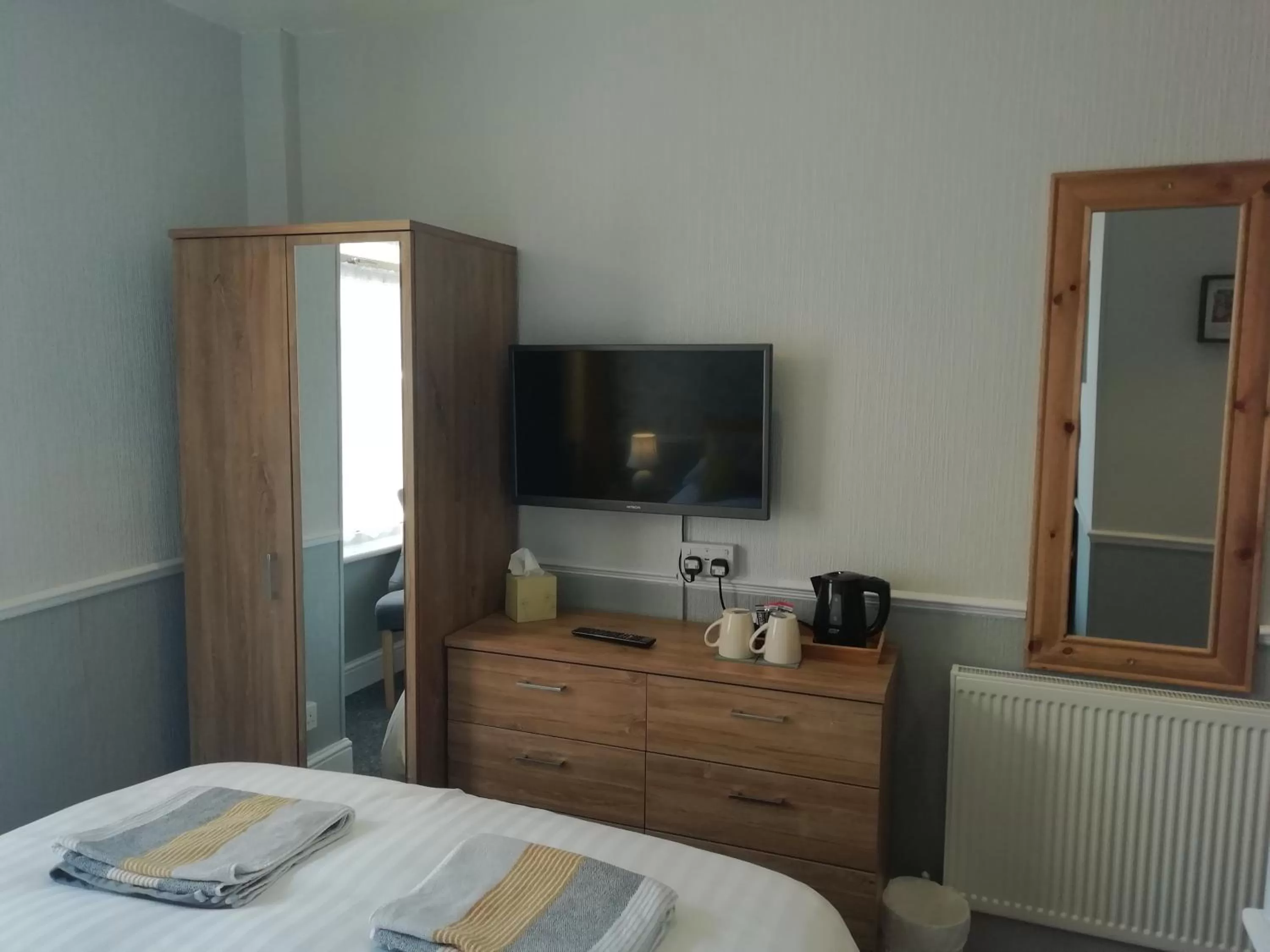 TV and multimedia, Bed in Shirley Heights Hotel