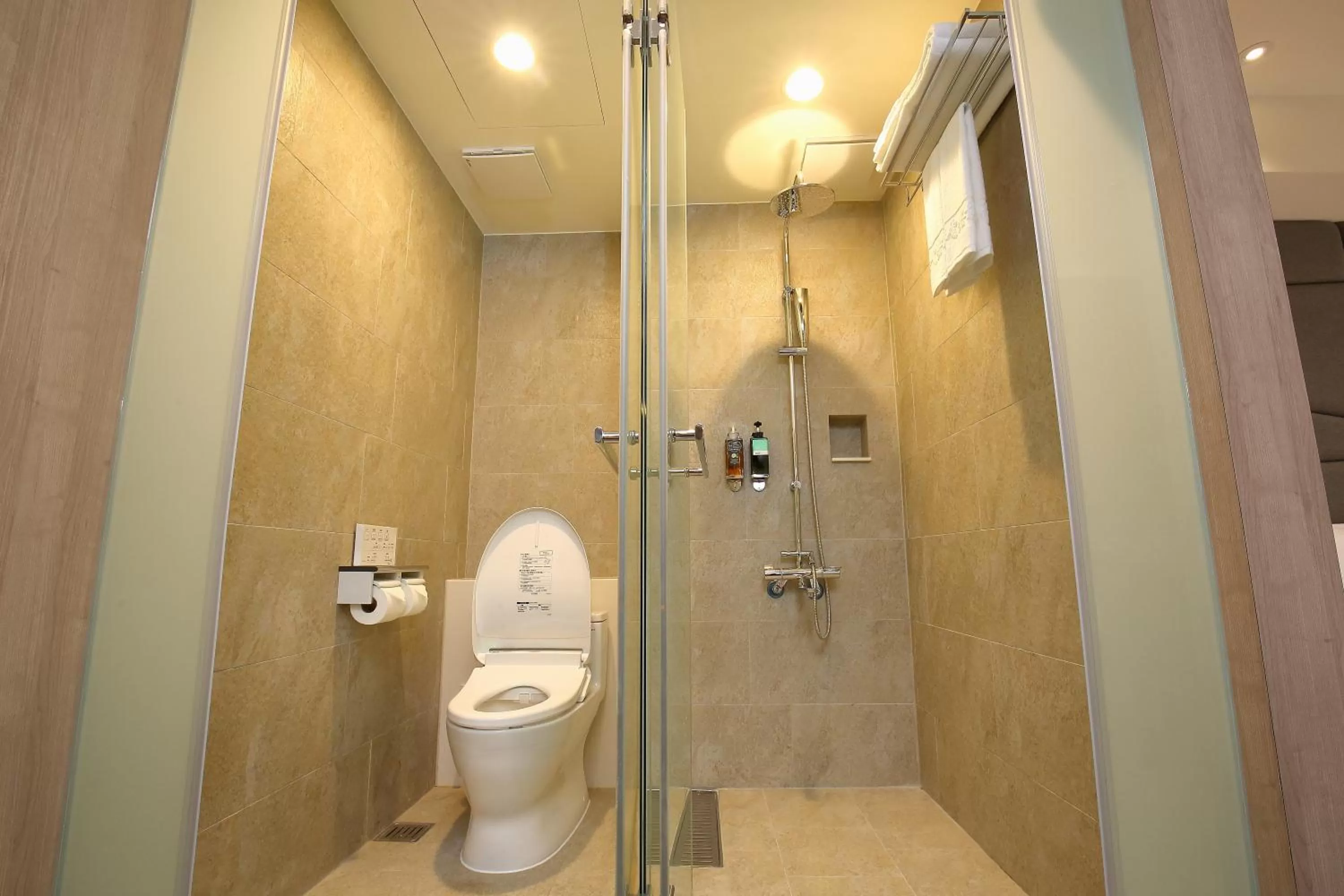 Toilet in Kloud Hotel