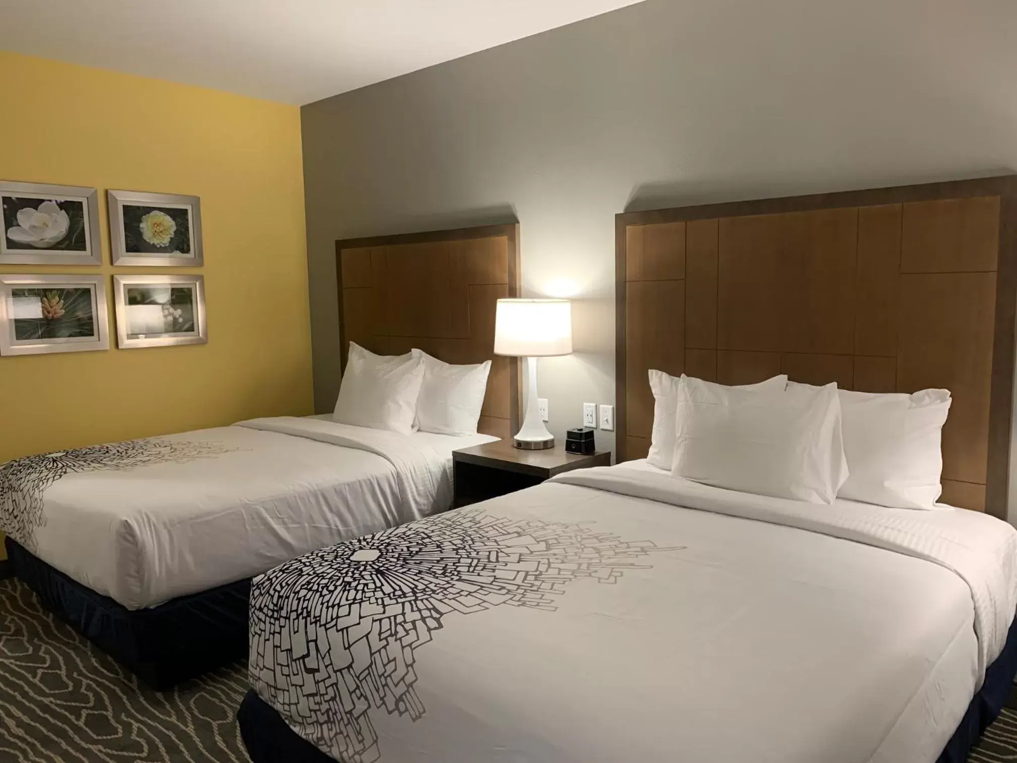 Photo of the whole room, Bed in La Quinta Inn & Suites by Wyndham Tifton