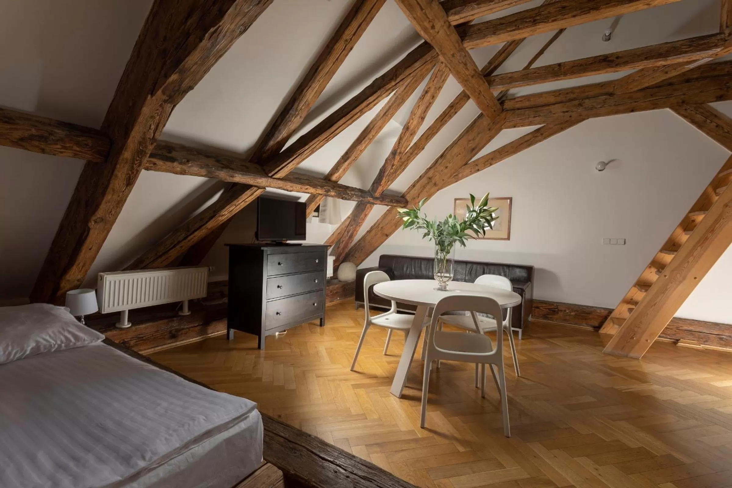 Living room, Bed in Three Golden Crowns Apartments