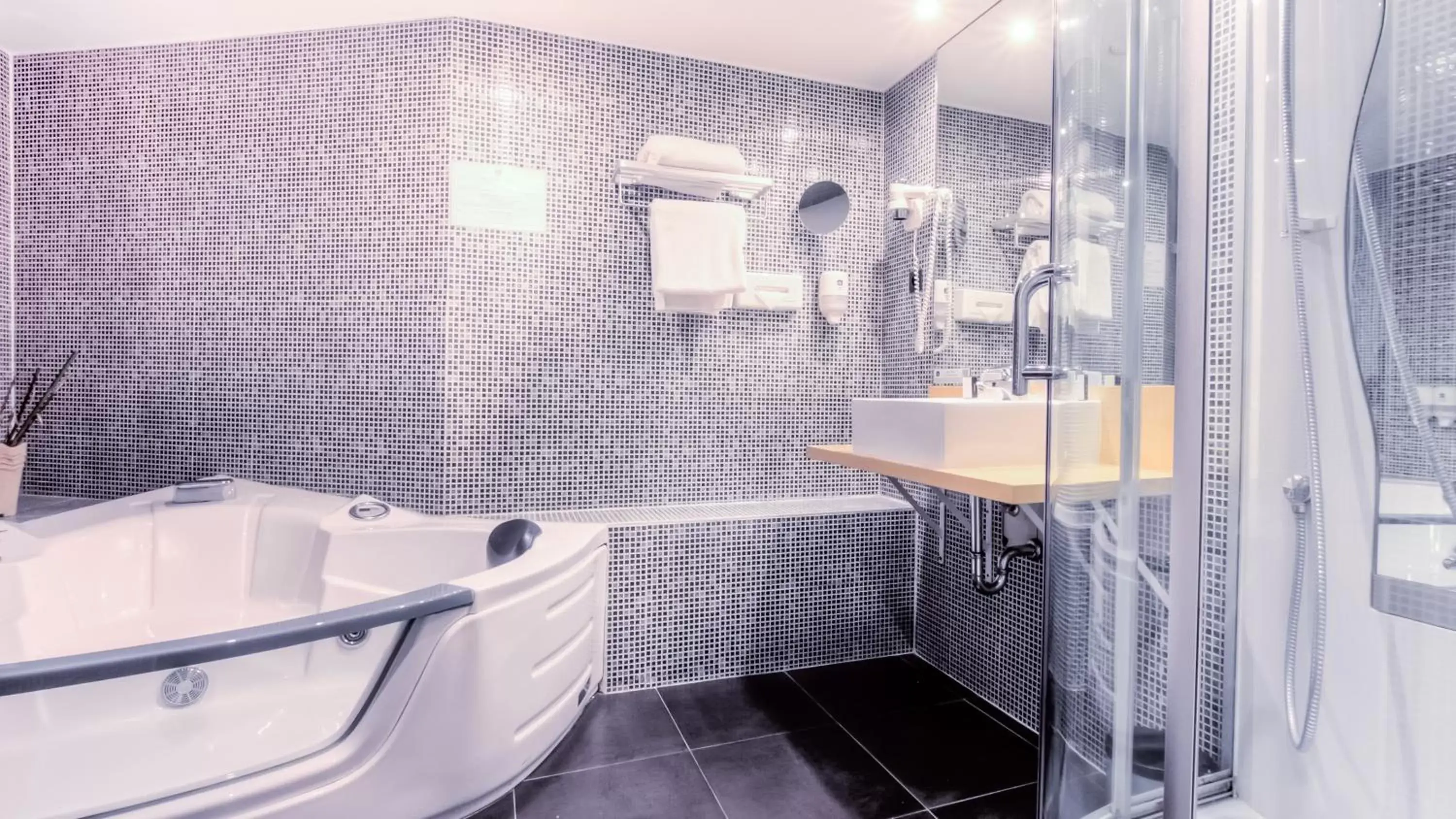 Bathroom in Hotel & Aparthotel Alize Mouscron