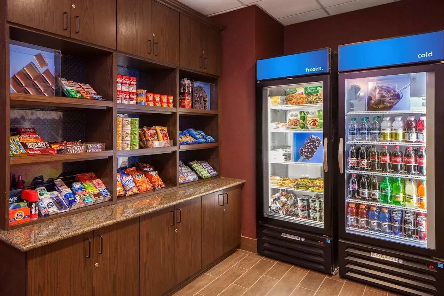 Dining area, Supermarket/Shops in Hampton Inn Council Bluffs