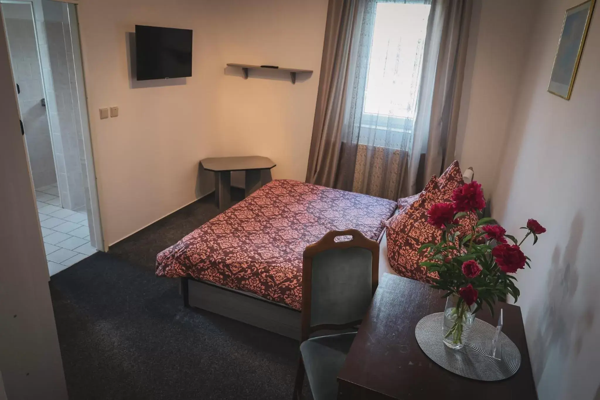 Queen Room - Disability Access in Hotel Apartment Faraon Queen Room - Disability Access in Hotel Apartment Faraon