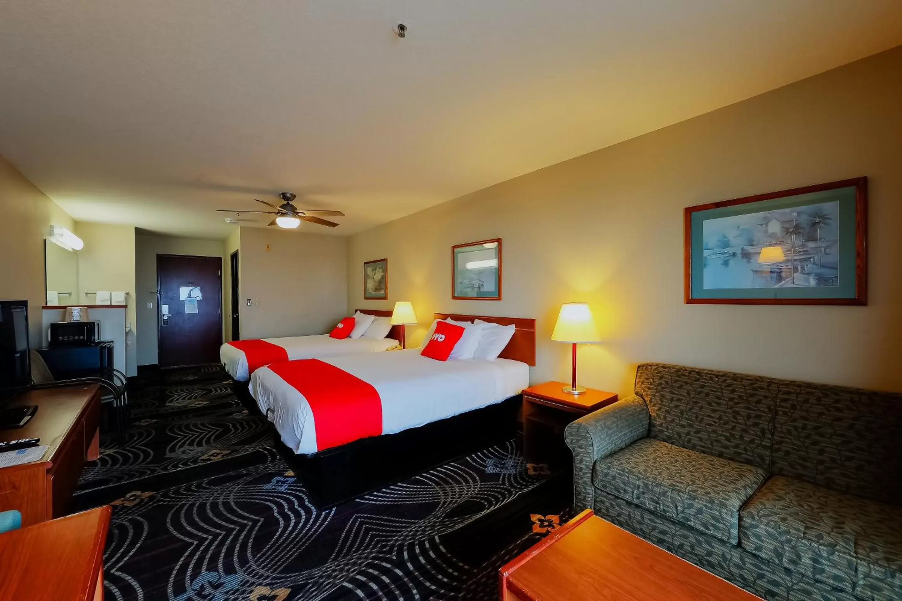 Bedroom, Bed in Siletz Bay Beachfront Hotel by OYO Lincoln City