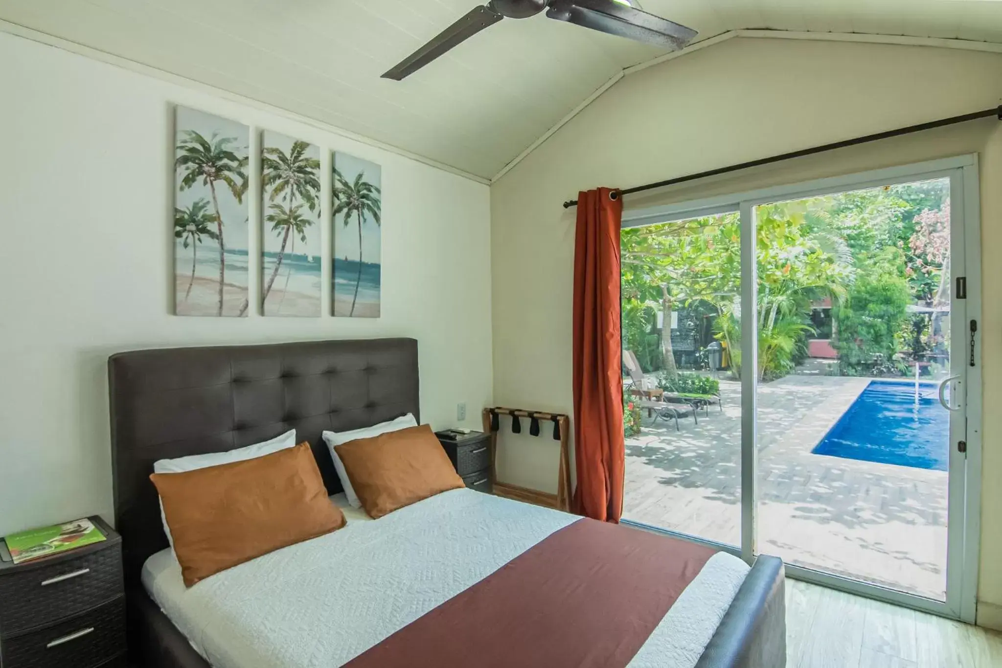Double Room with Pool View in Jaco Lodge Quiet Place
