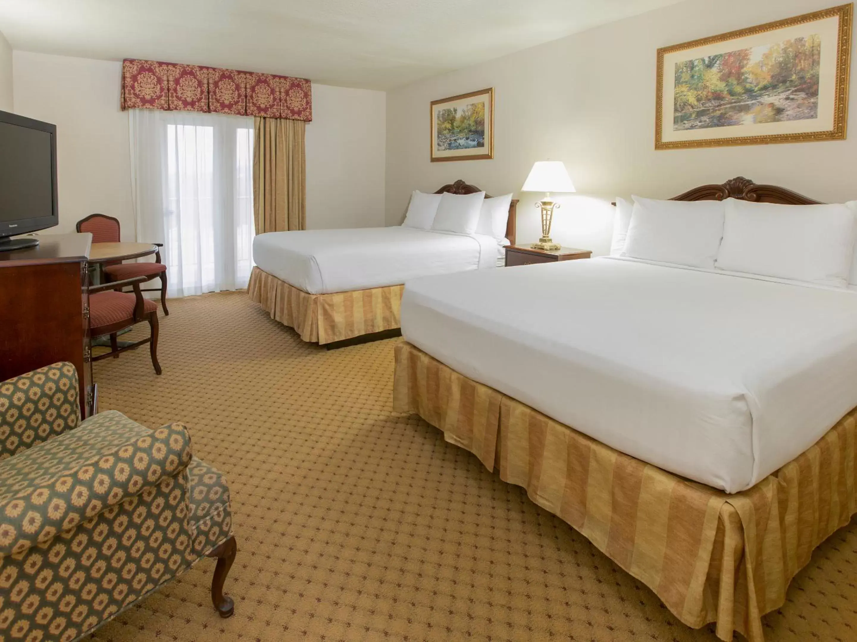 Photo of the whole room, Bed in Music Road Resort Hotel and Inn
