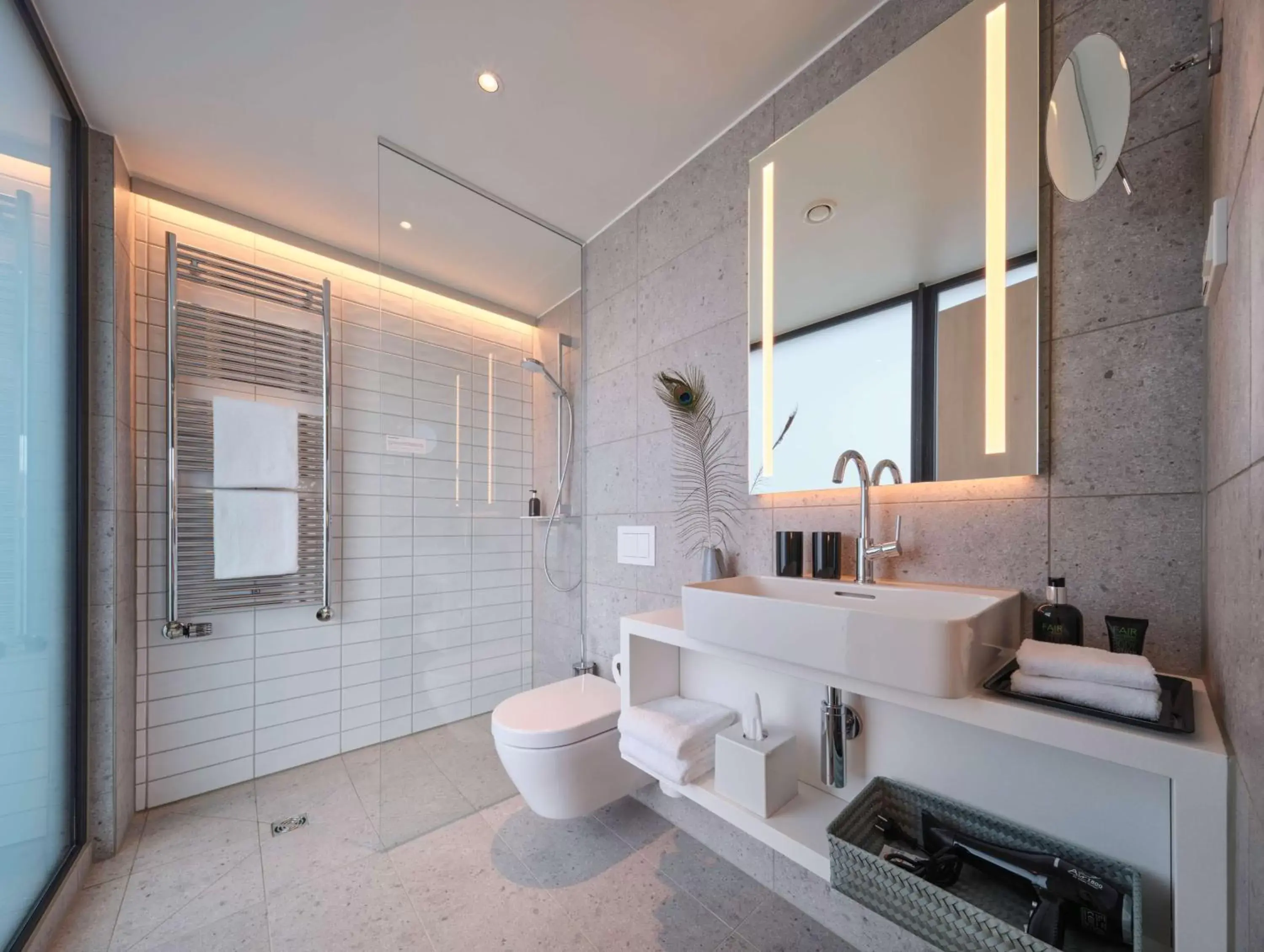 Bathroom in Adina Apartment Hotel Cologne