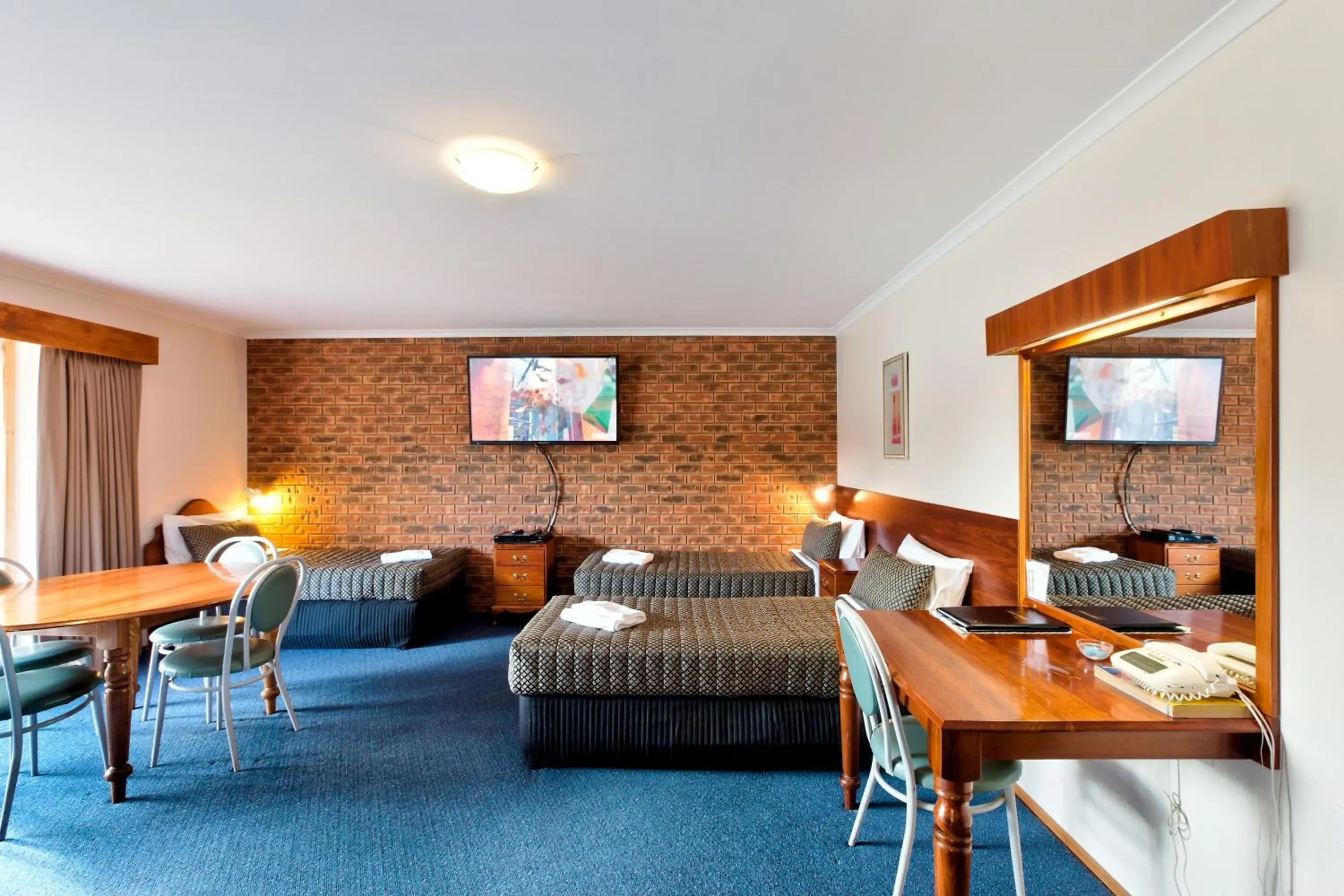 Living room in Hume Country Motor Inn