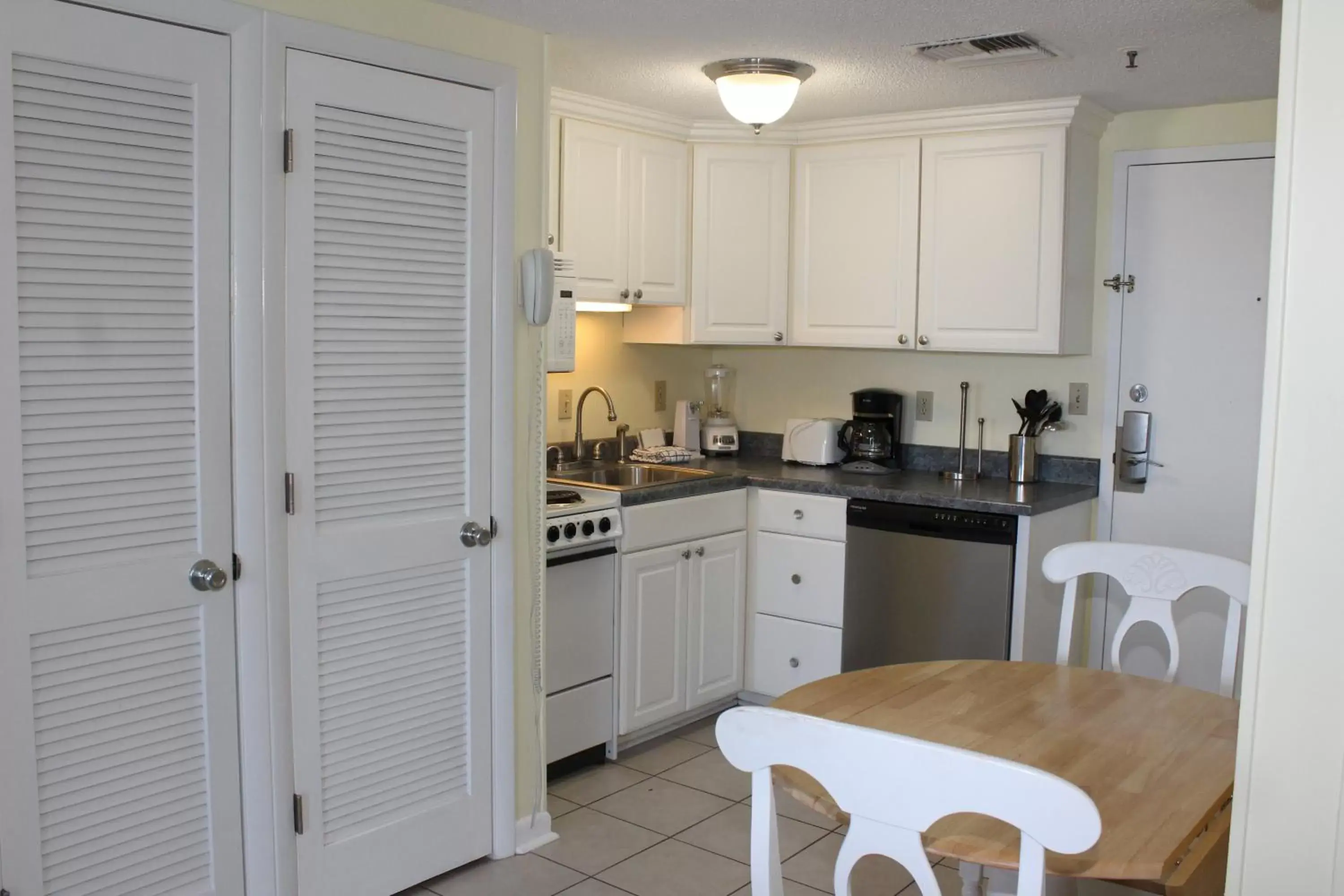 Kitchen or kitchenette, Kitchen/Kitchenette in Myrtle Beach Resort