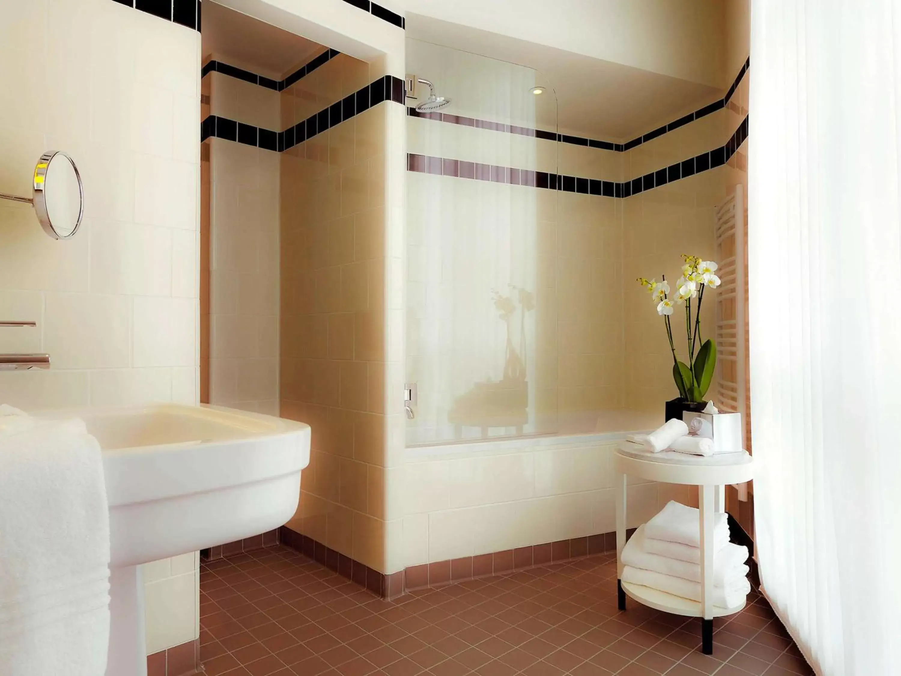 Photo of the whole room, Bathroom in Hotel Carlton Lyon - MGallery Hotel Collection