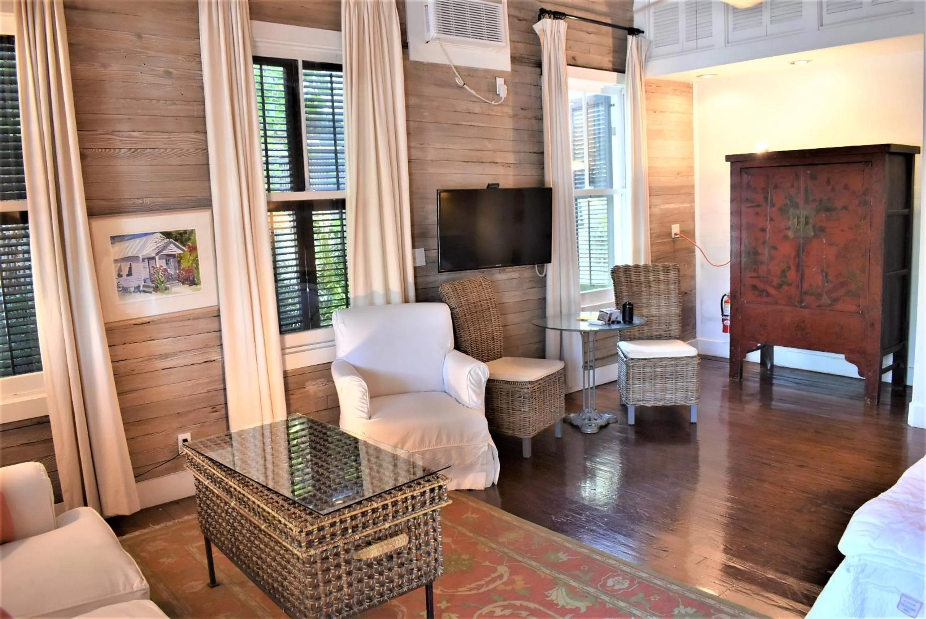 Living room in Simonton Court Historic Inn & Cottages